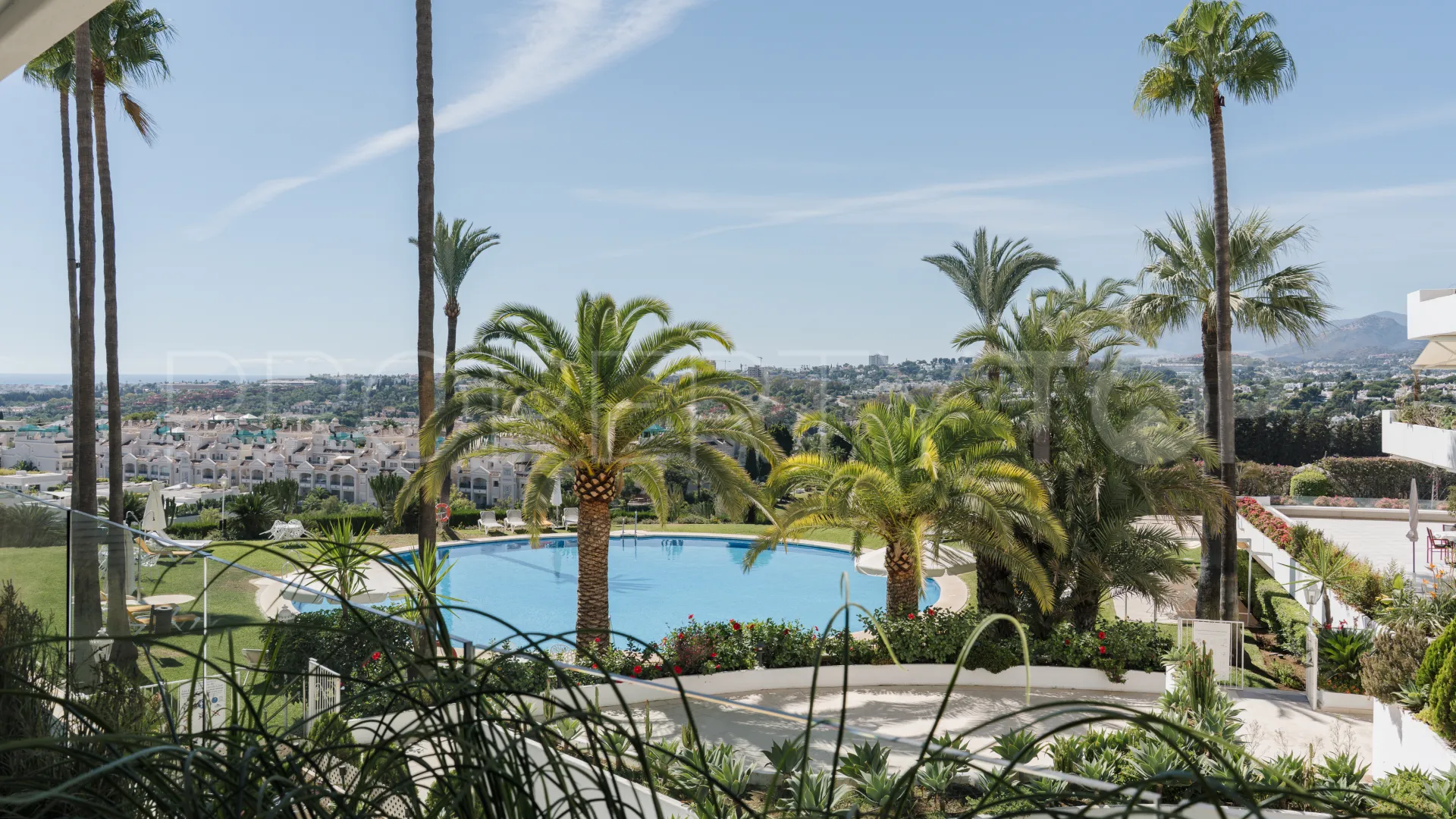 For sale Marbella Golden Mile apartment with 2 bedrooms