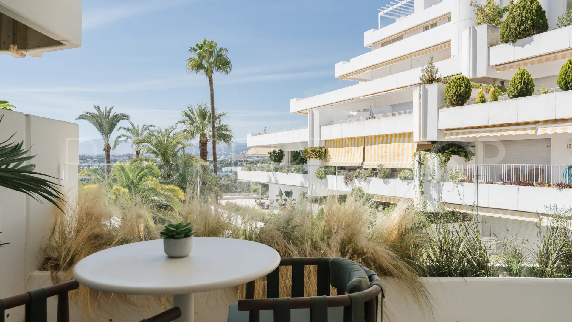 For sale Marbella Golden Mile apartment with 2 bedrooms