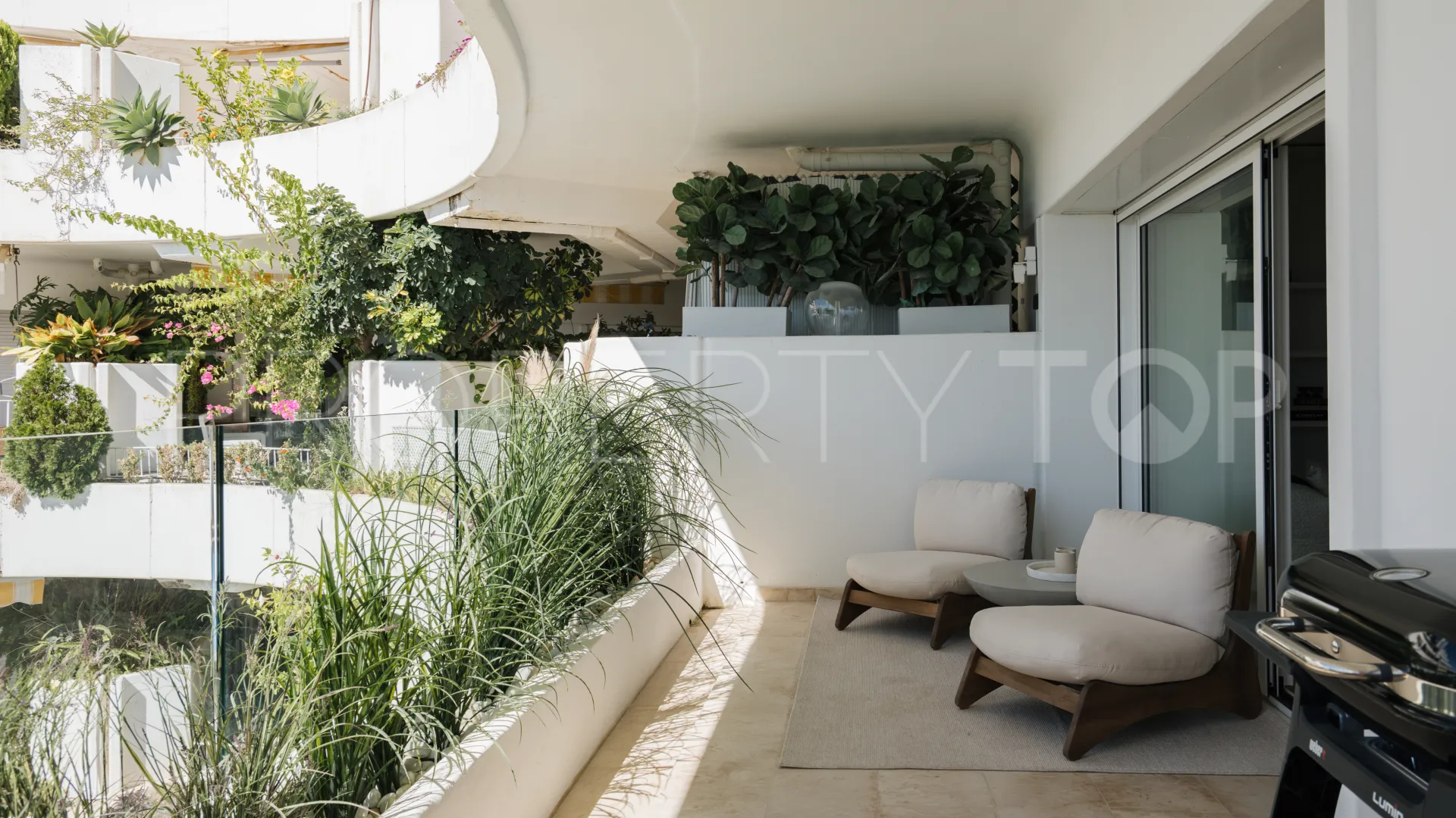 For sale Marbella Golden Mile apartment with 2 bedrooms