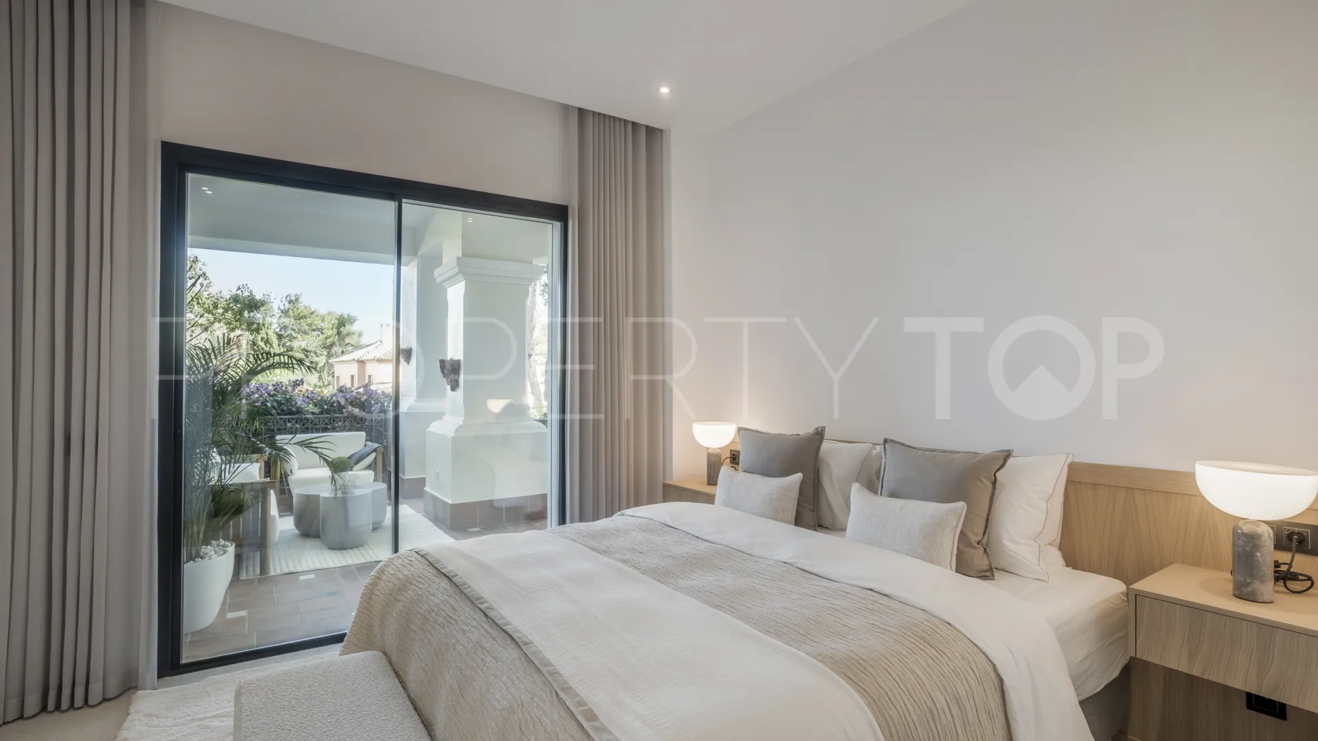 For sale ground floor apartment with 3 bedrooms in Altos Reales