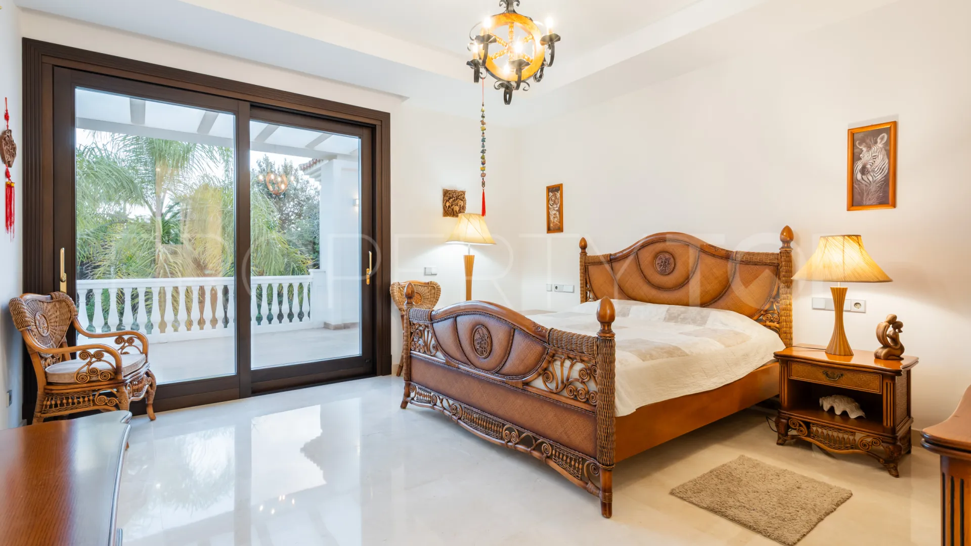 Buy Marbella villa with 7 bedrooms
