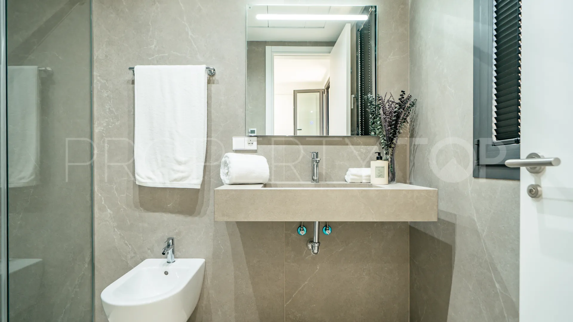 Comprar villa con 3 dormitorios en Benahavis