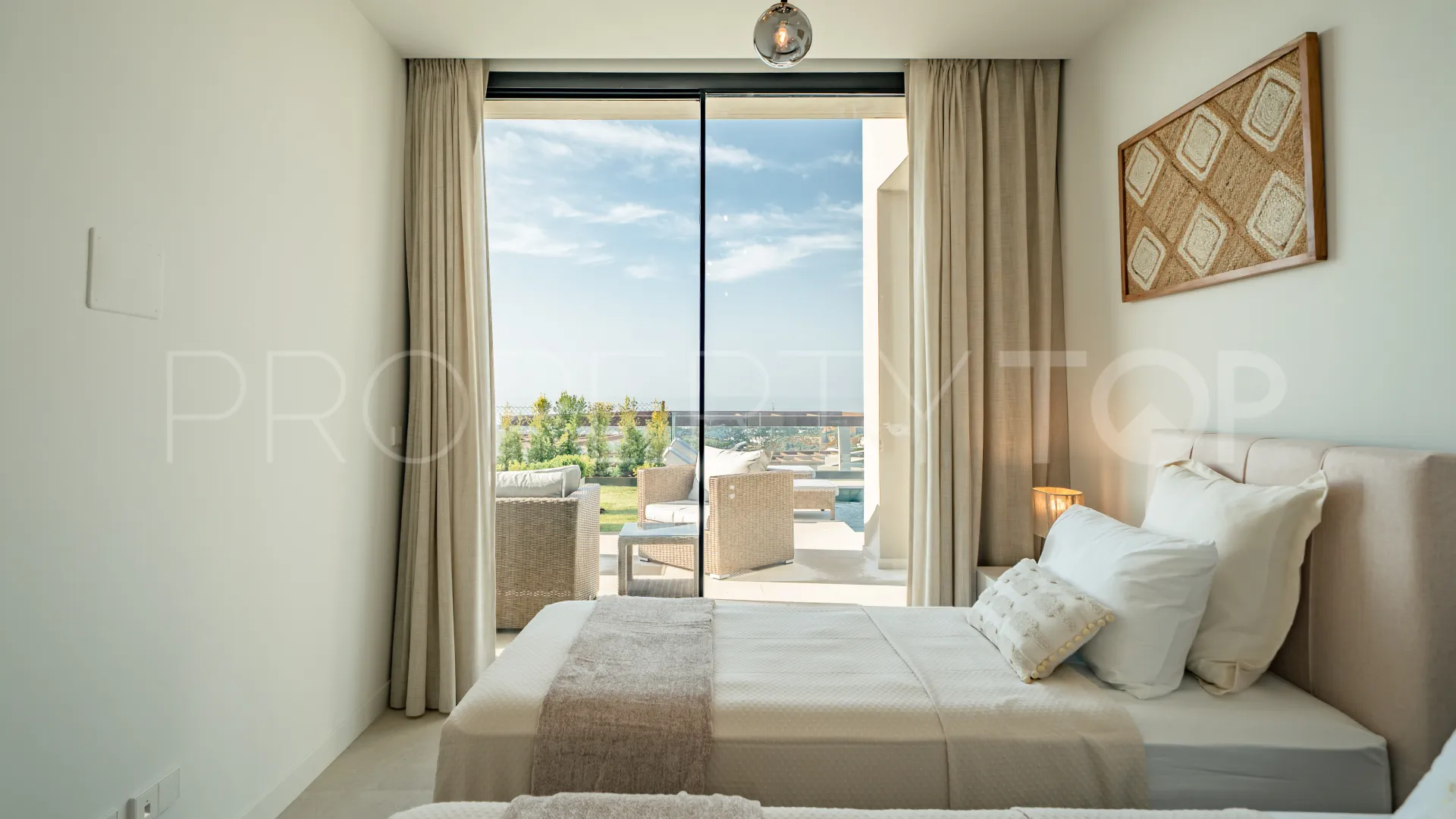 Comprar villa con 3 dormitorios en Benahavis