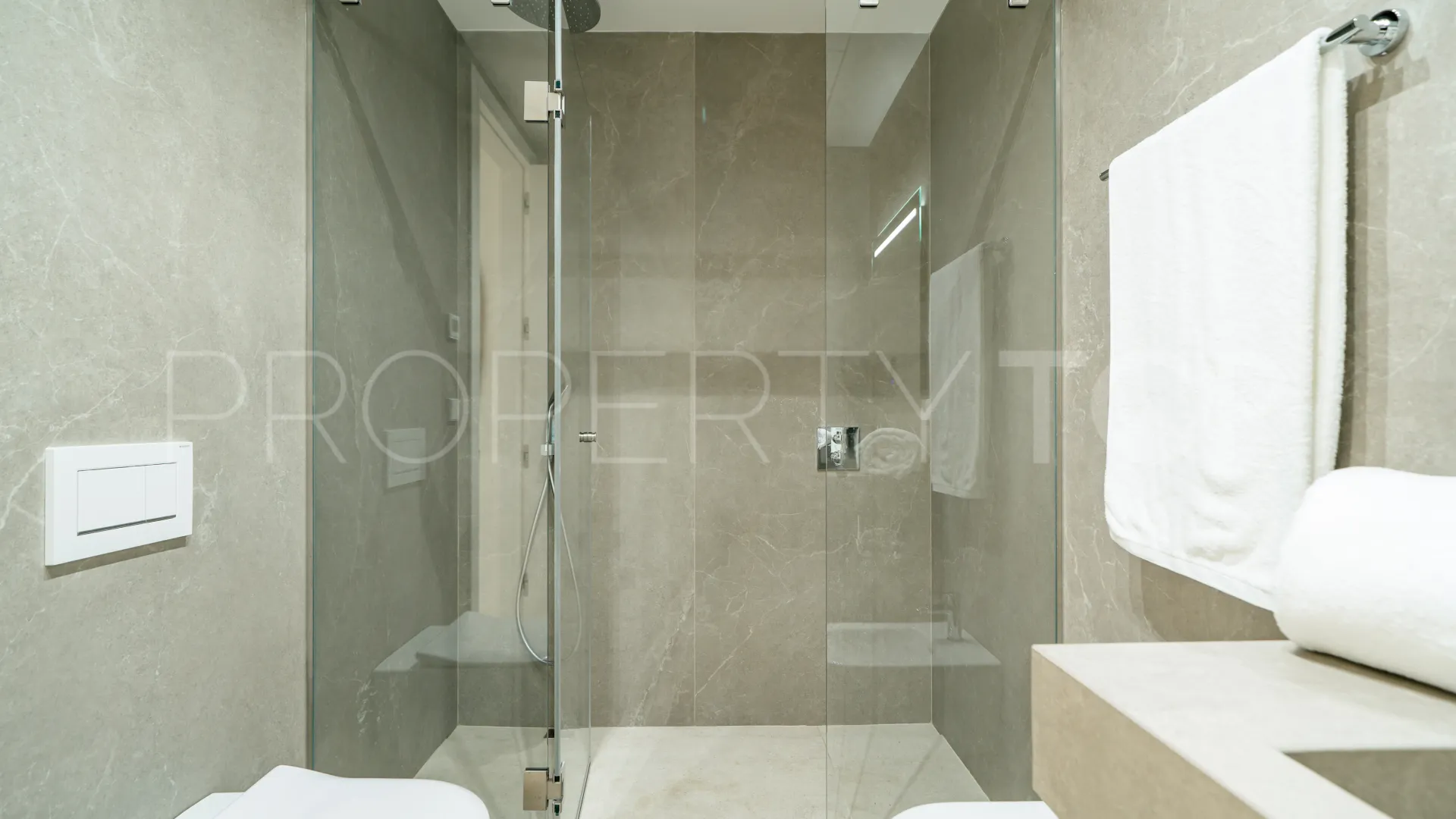 Comprar villa con 3 dormitorios en Benahavis