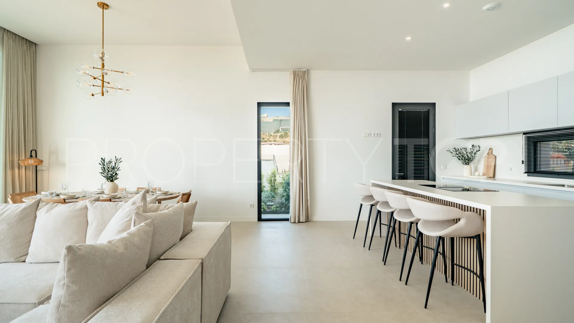 Comprar villa con 3 dormitorios en Benahavis