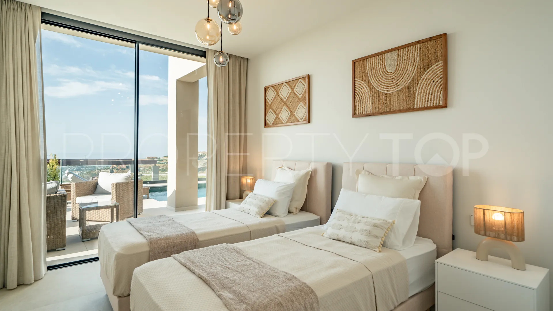 Comprar villa con 3 dormitorios en Benahavis