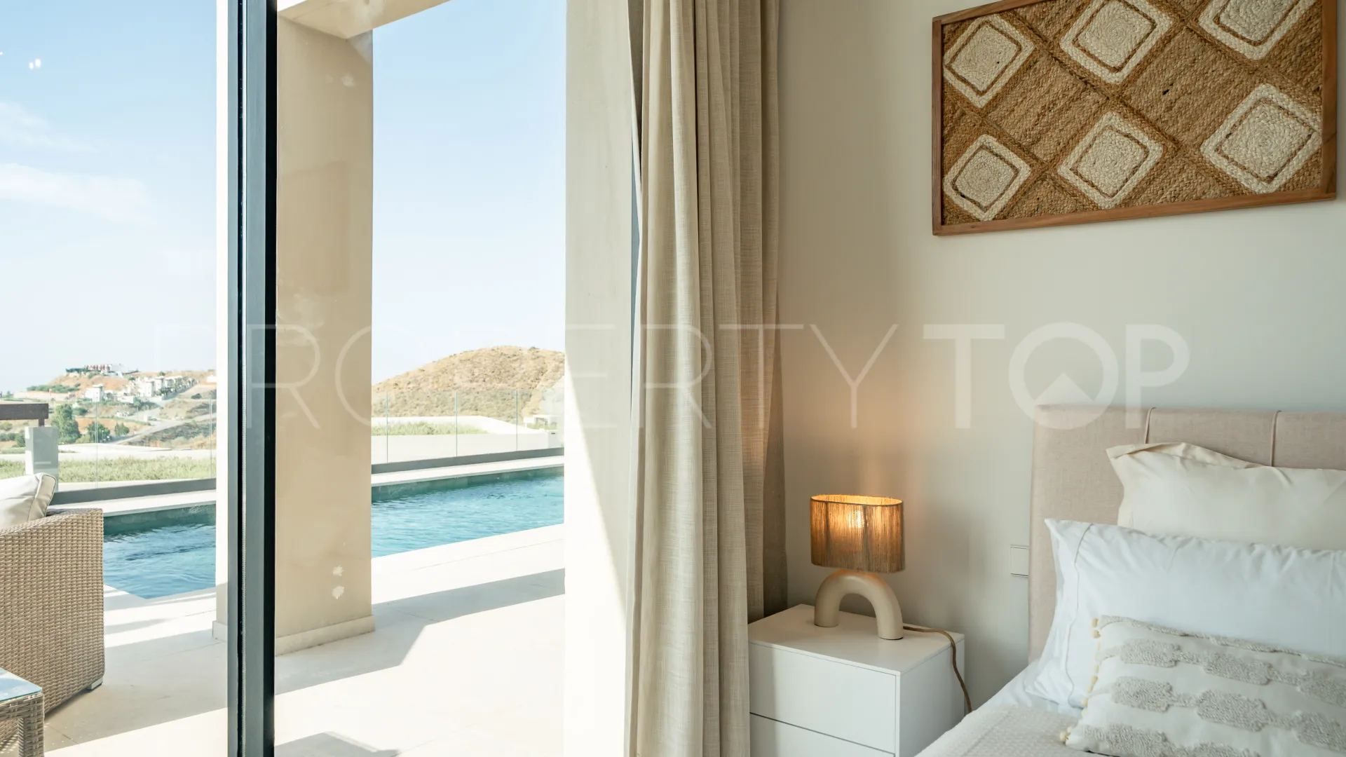 Comprar villa con 3 dormitorios en Benahavis