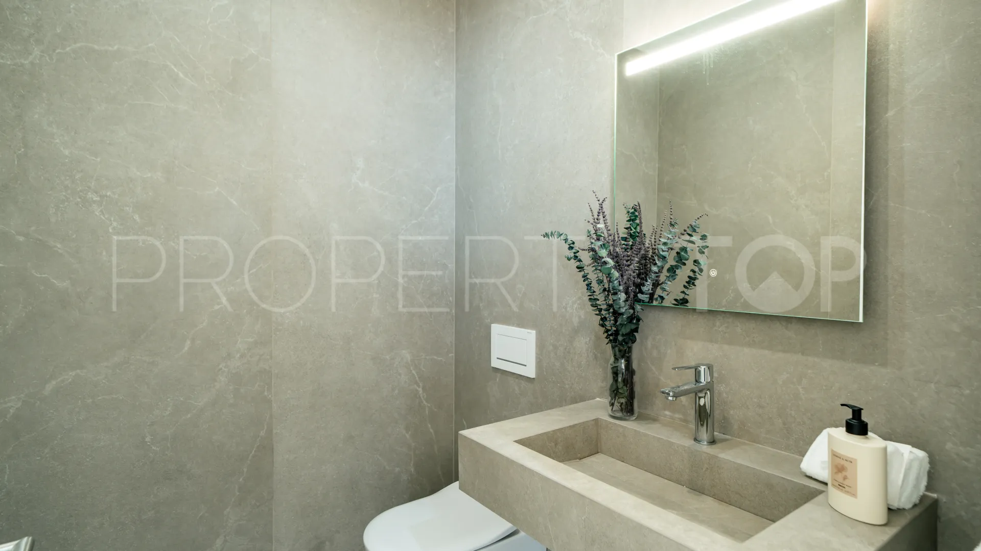 Comprar villa con 3 dormitorios en Benahavis