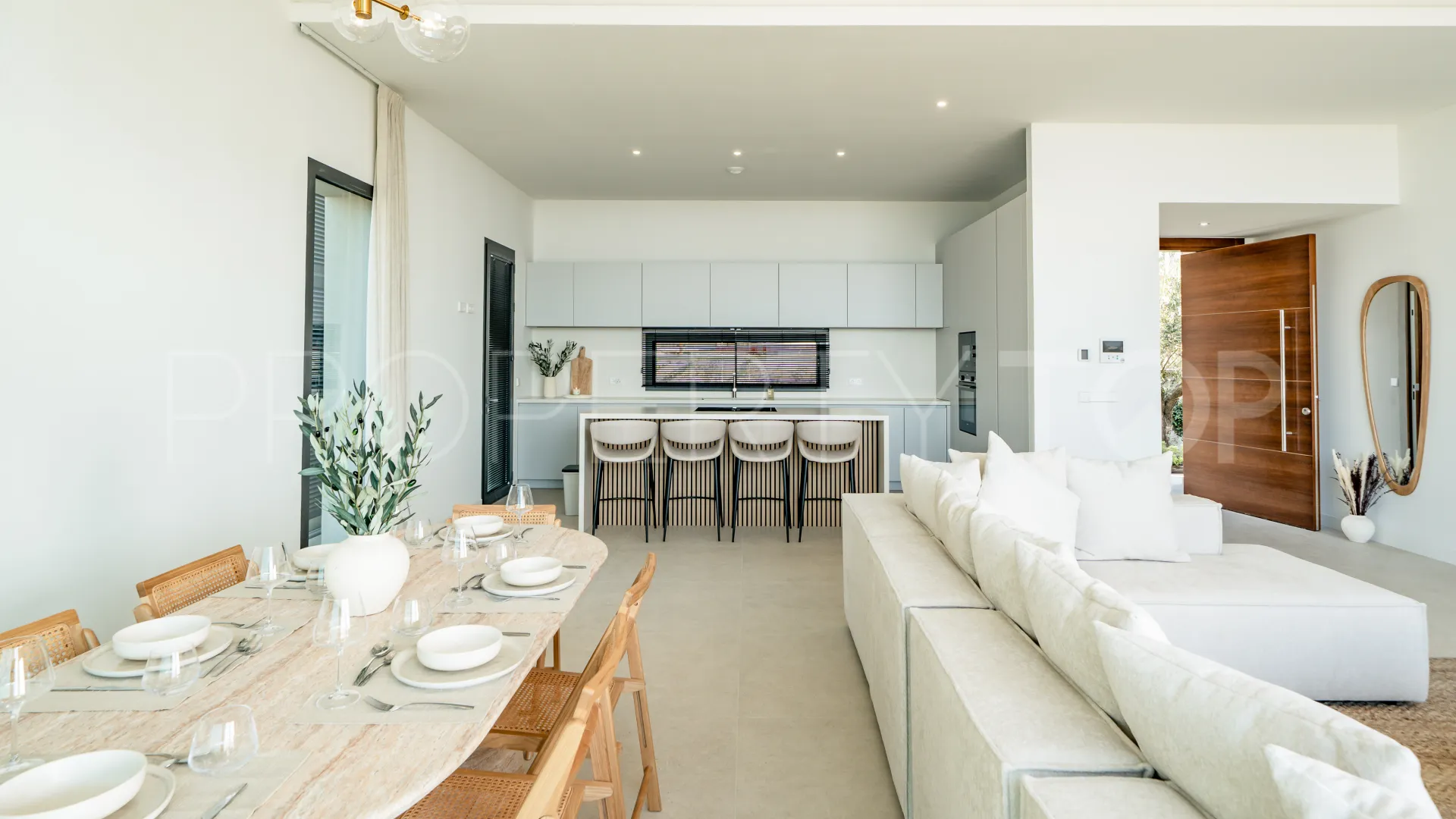 Comprar villa con 3 dormitorios en Benahavis