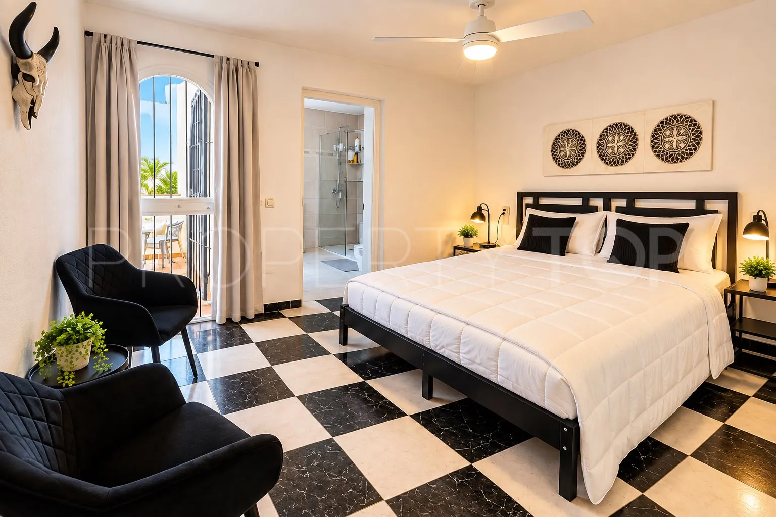 Villa de 9 dormitorios en venta en Mijas Costa