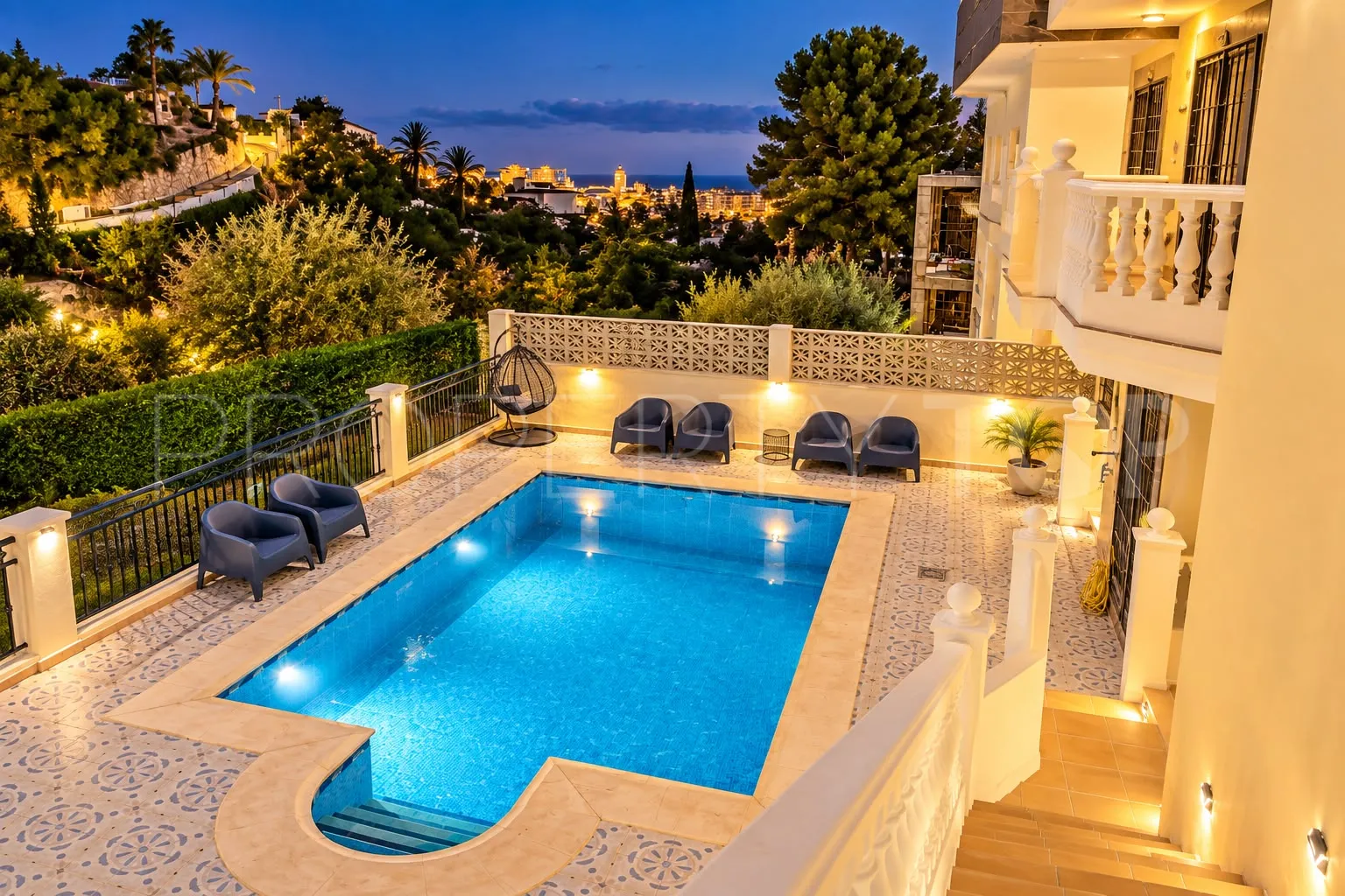 Villa de 9 dormitorios en venta en Mijas Costa