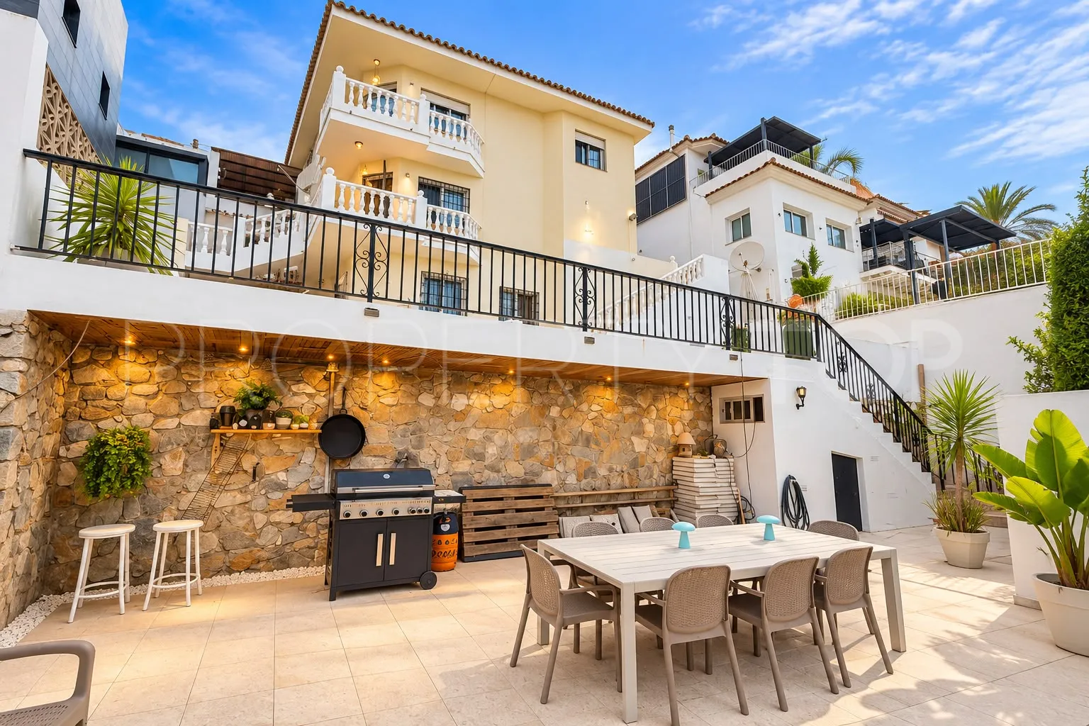 Villa de 9 dormitorios en venta en Mijas Costa