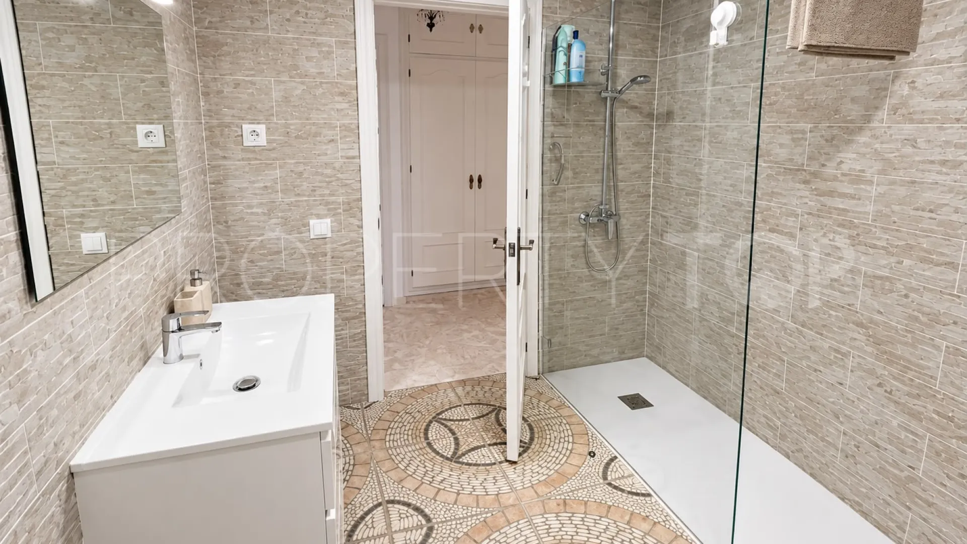 Villa de 9 dormitorios en venta en Mijas Costa