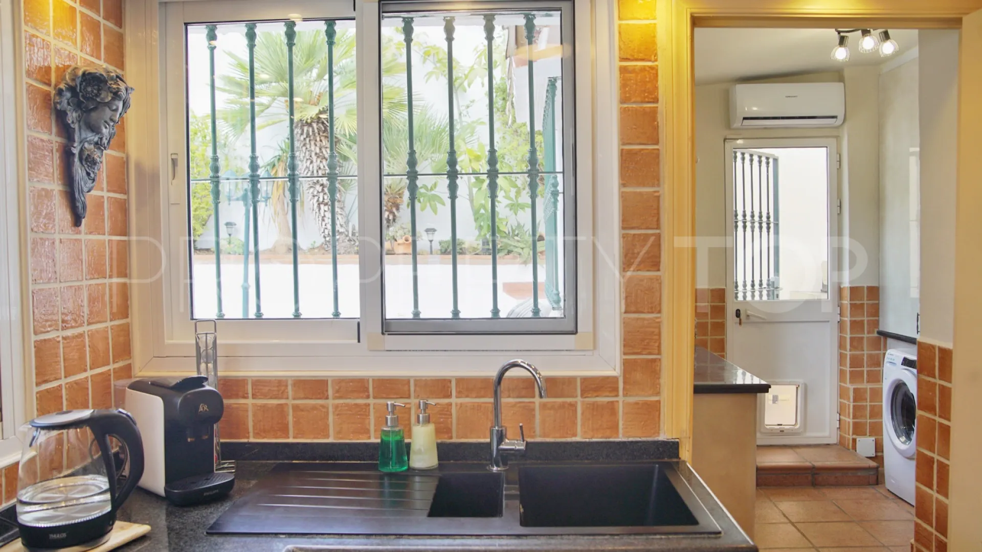 Villa for sale in El Chaparral with 4 bedrooms