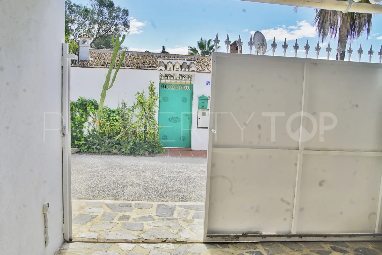 Villa for sale in El Chaparral with 4 bedrooms