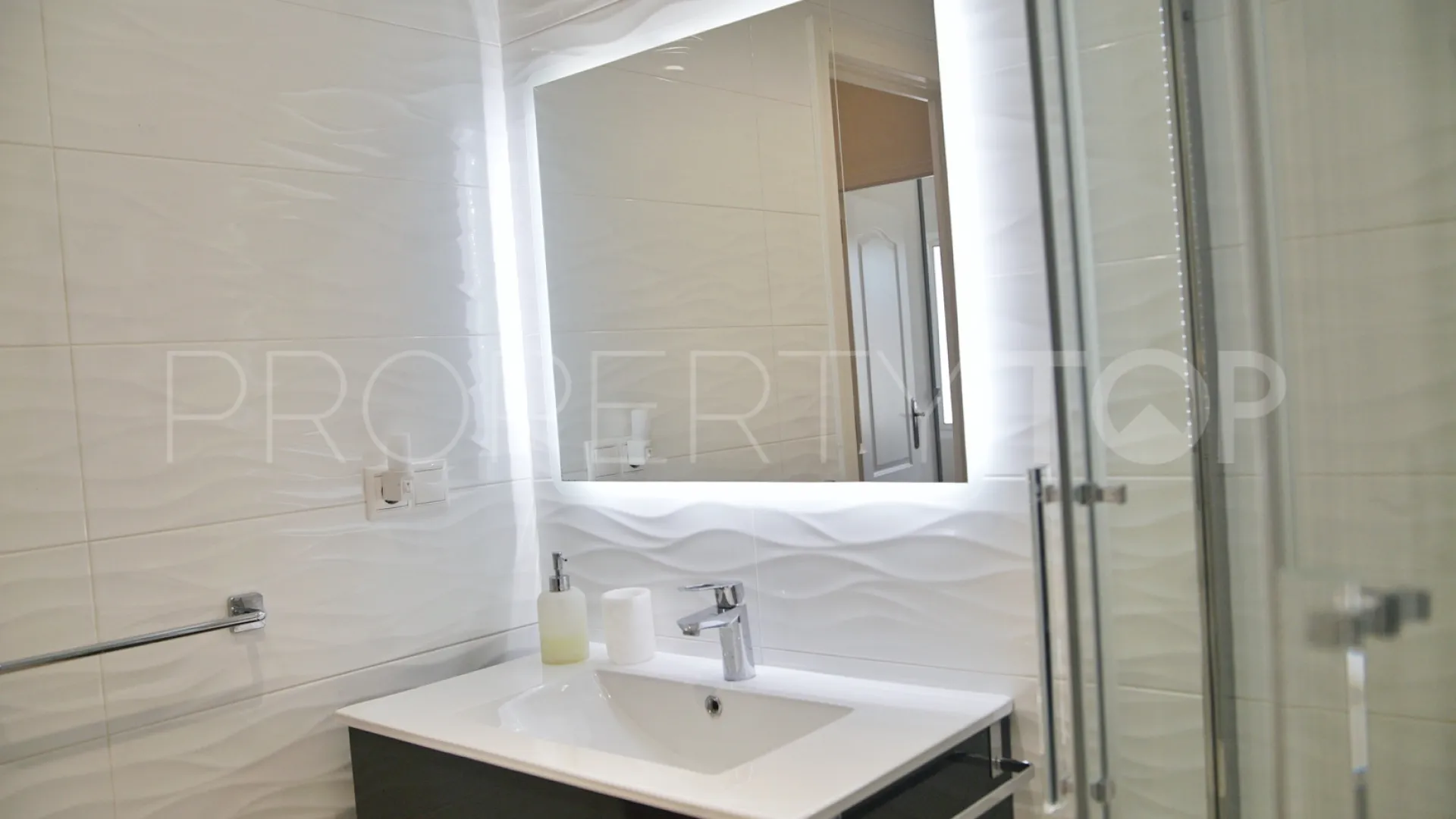 Villa for sale in El Chaparral with 4 bedrooms