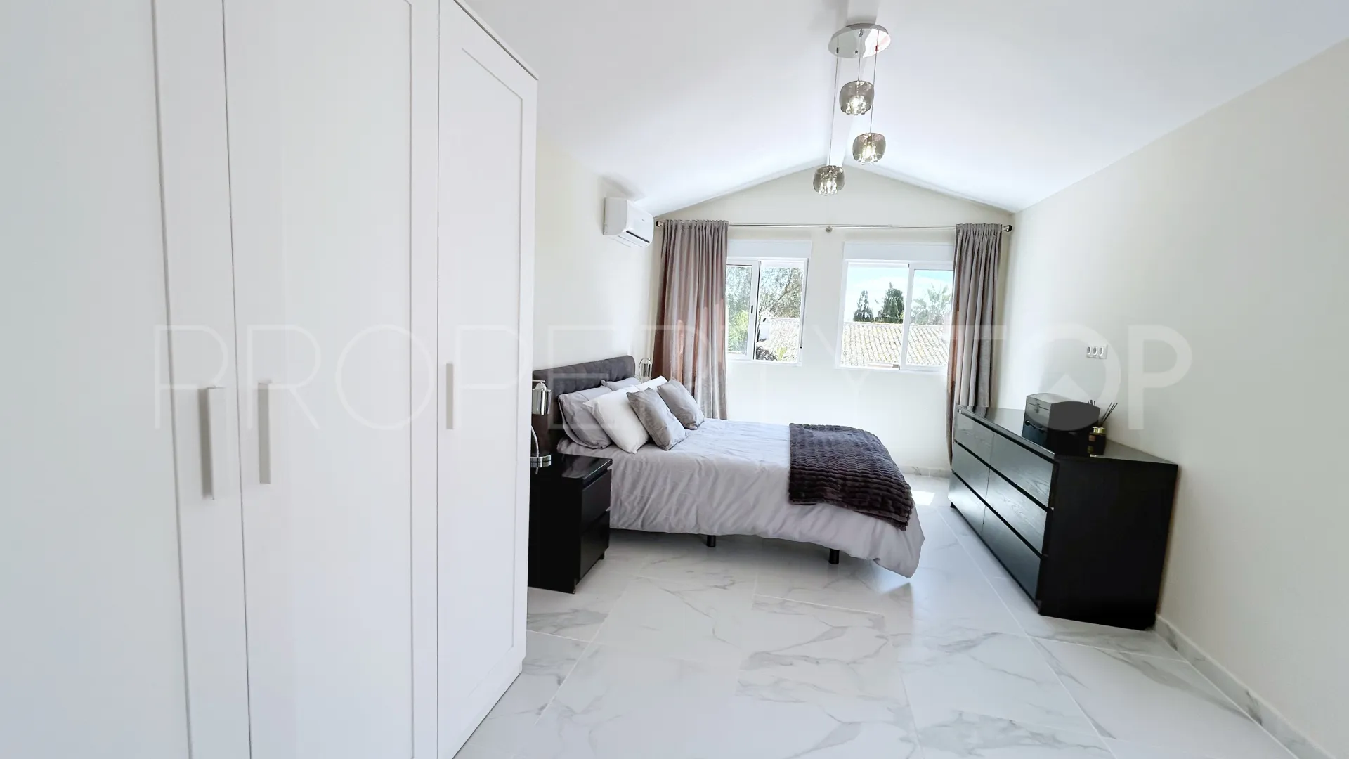 Villa for sale in El Chaparral with 4 bedrooms