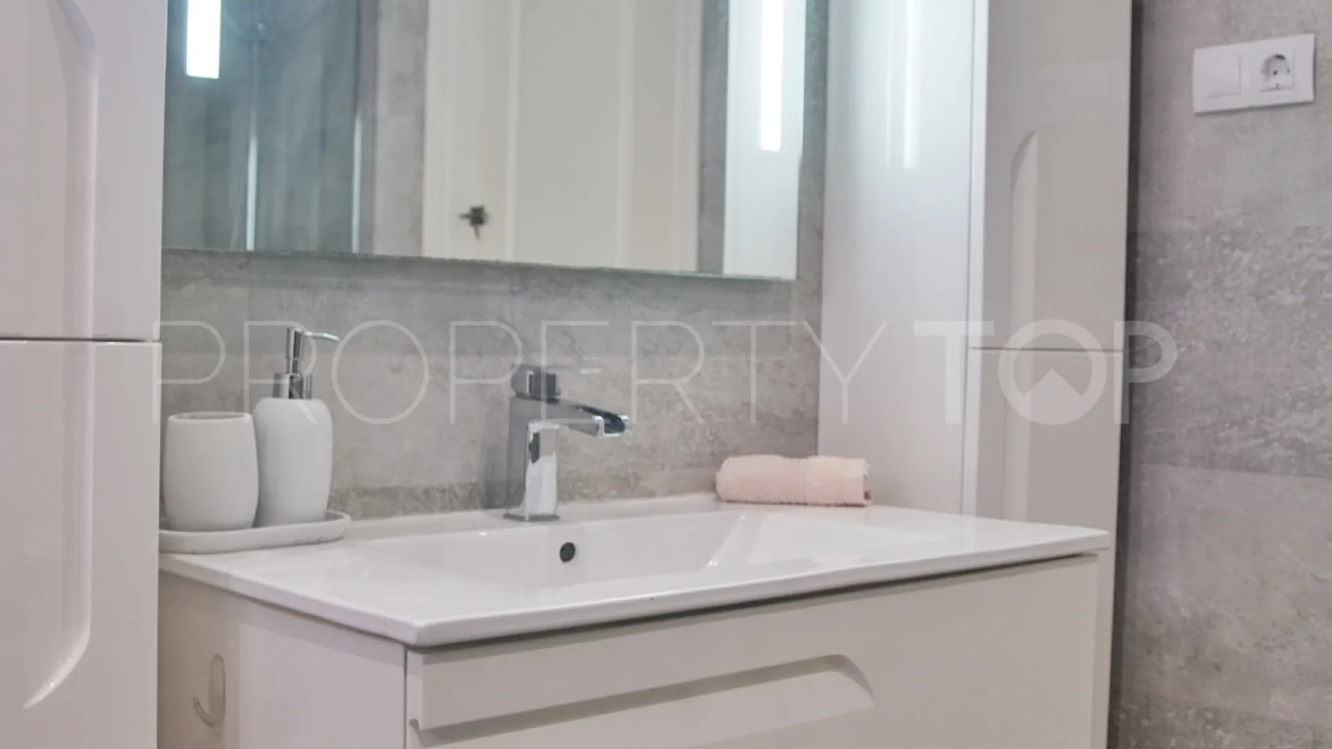 Villa for sale in El Chaparral with 4 bedrooms