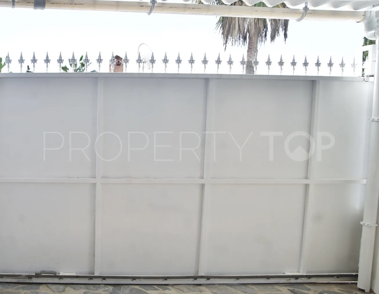 Villa for sale in El Chaparral with 4 bedrooms