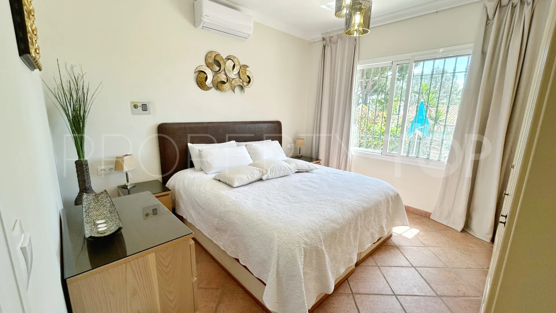 Villa for sale in El Chaparral with 4 bedrooms