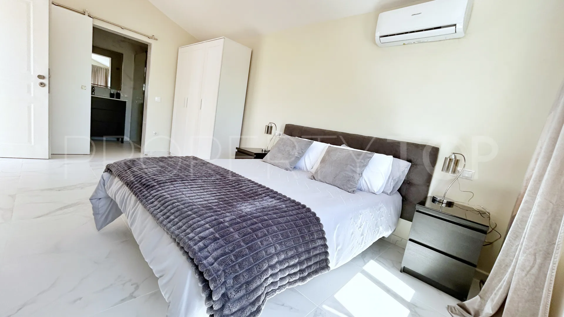 Villa for sale in El Chaparral with 4 bedrooms