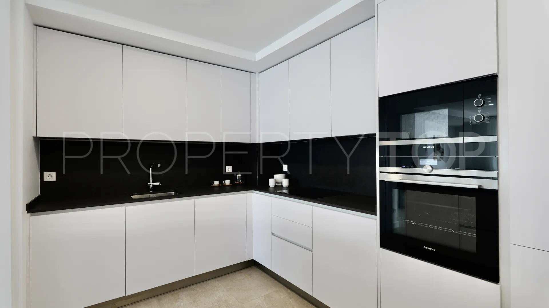 For sale Estepona 2 bedrooms apartment