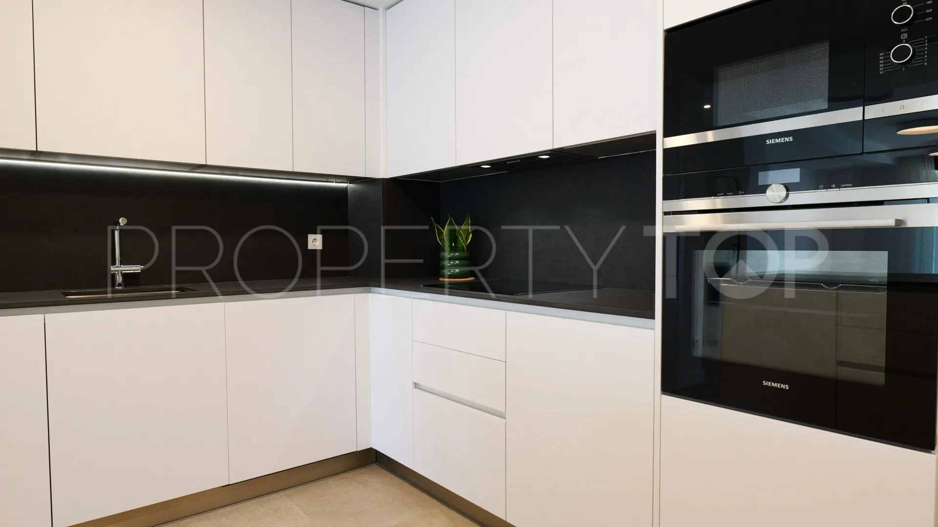 For sale Estepona 2 bedrooms apartment