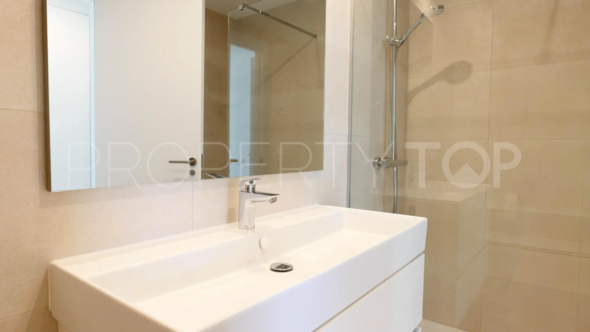 For sale Estepona 2 bedrooms apartment