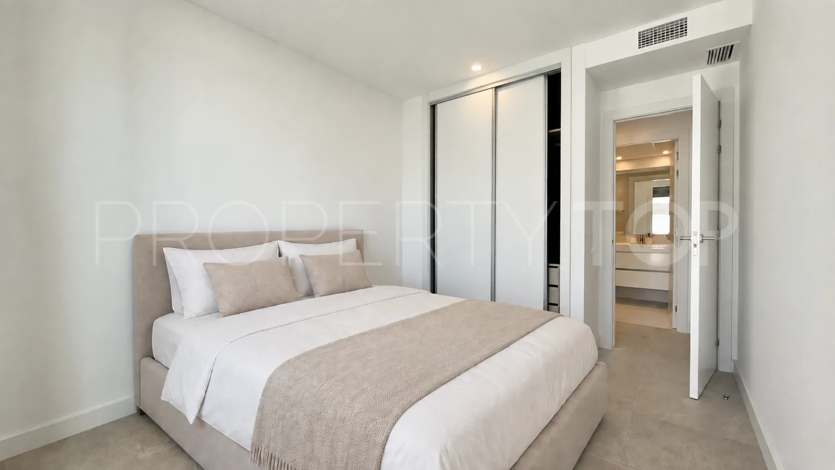 For sale Estepona 2 bedrooms apartment