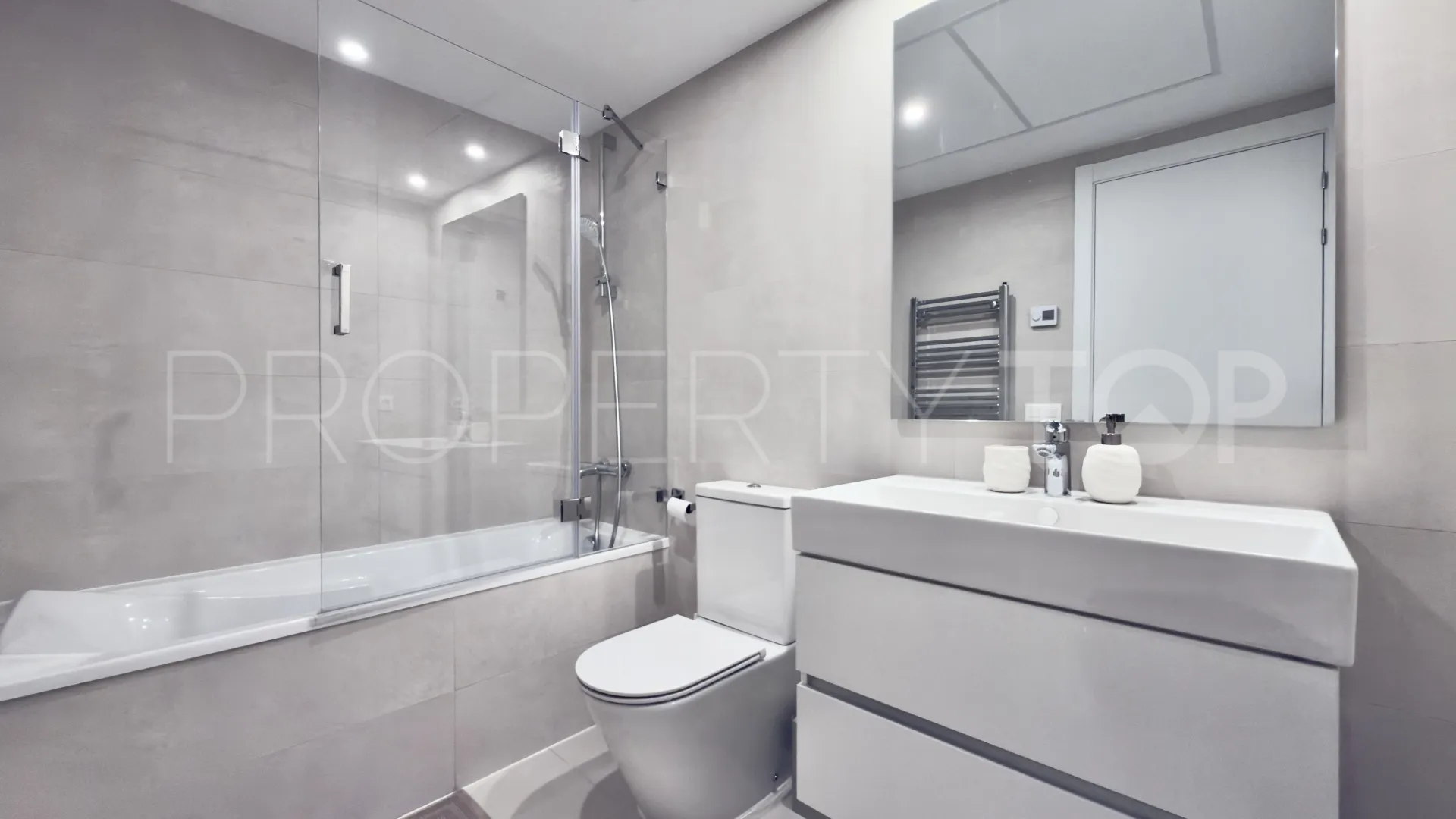 For sale Estepona 2 bedrooms apartment