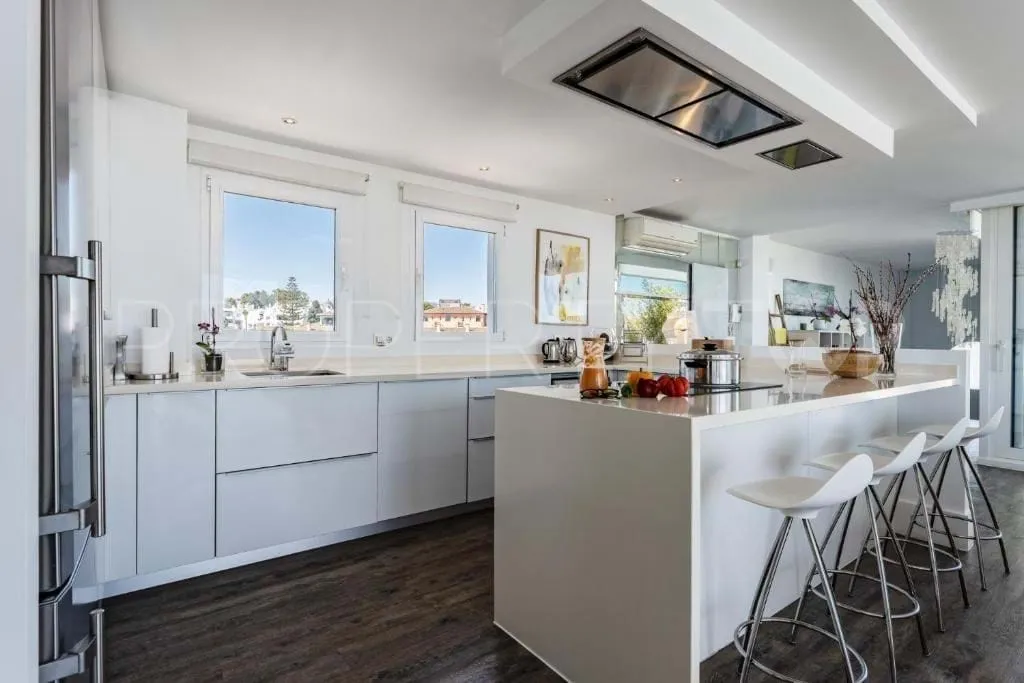 Duplex penthouse with 2 bedrooms for sale in Calahonda Playa