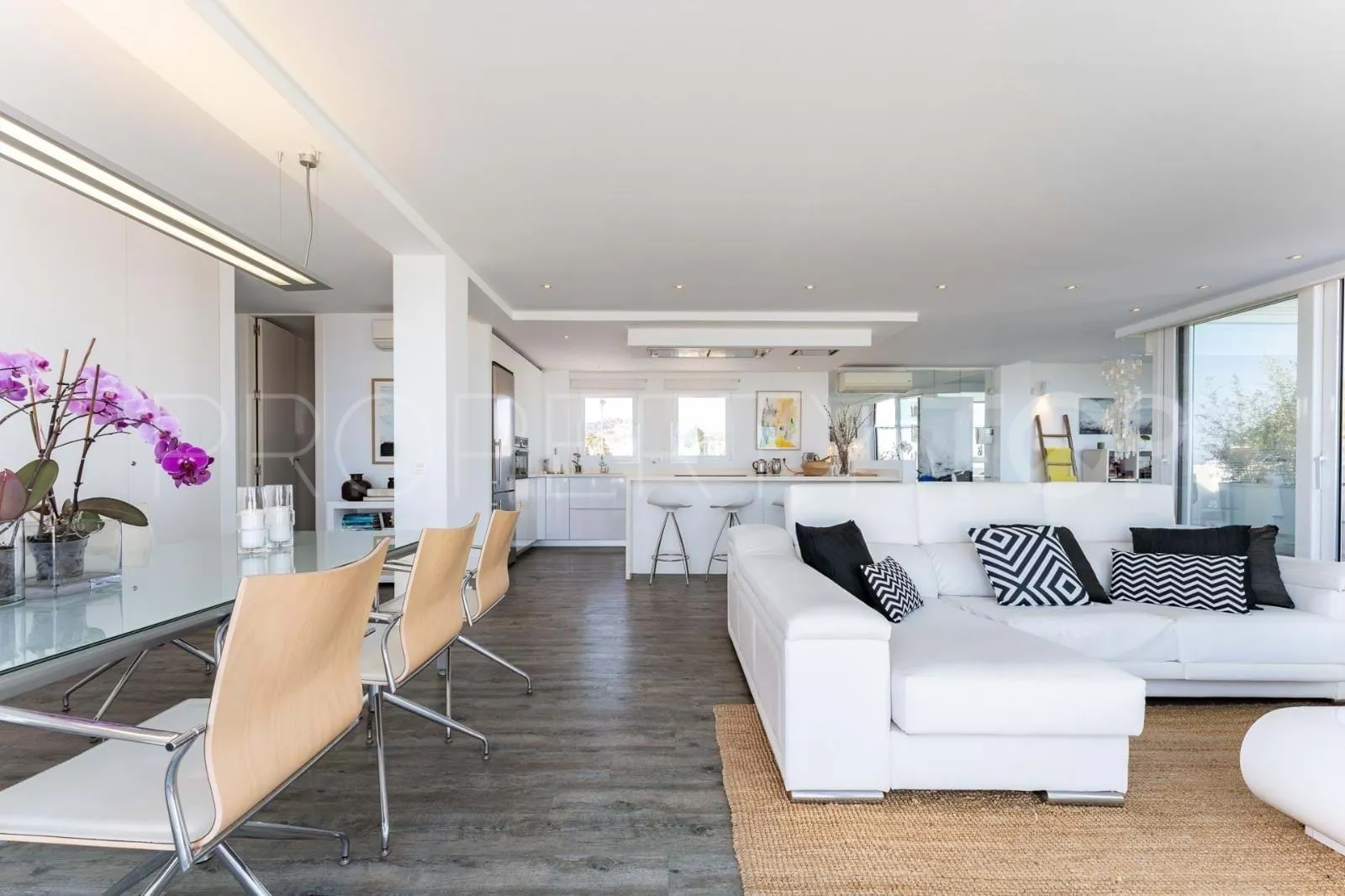 Duplex penthouse with 2 bedrooms for sale in Calahonda Playa