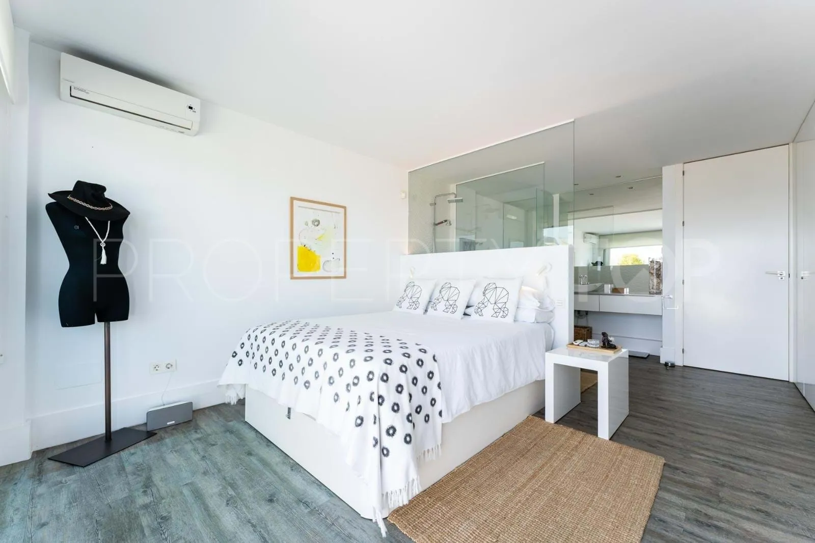 Duplex penthouse with 2 bedrooms for sale in Calahonda Playa