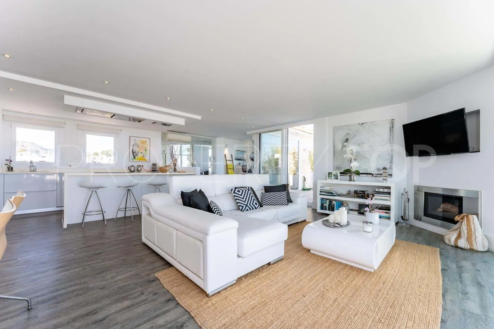 Duplex penthouse with 2 bedrooms for sale in Calahonda Playa