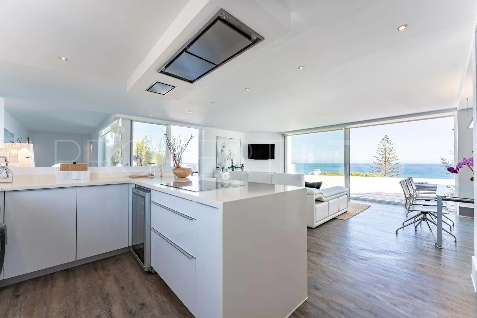 Duplex penthouse with 2 bedrooms for sale in Calahonda Playa