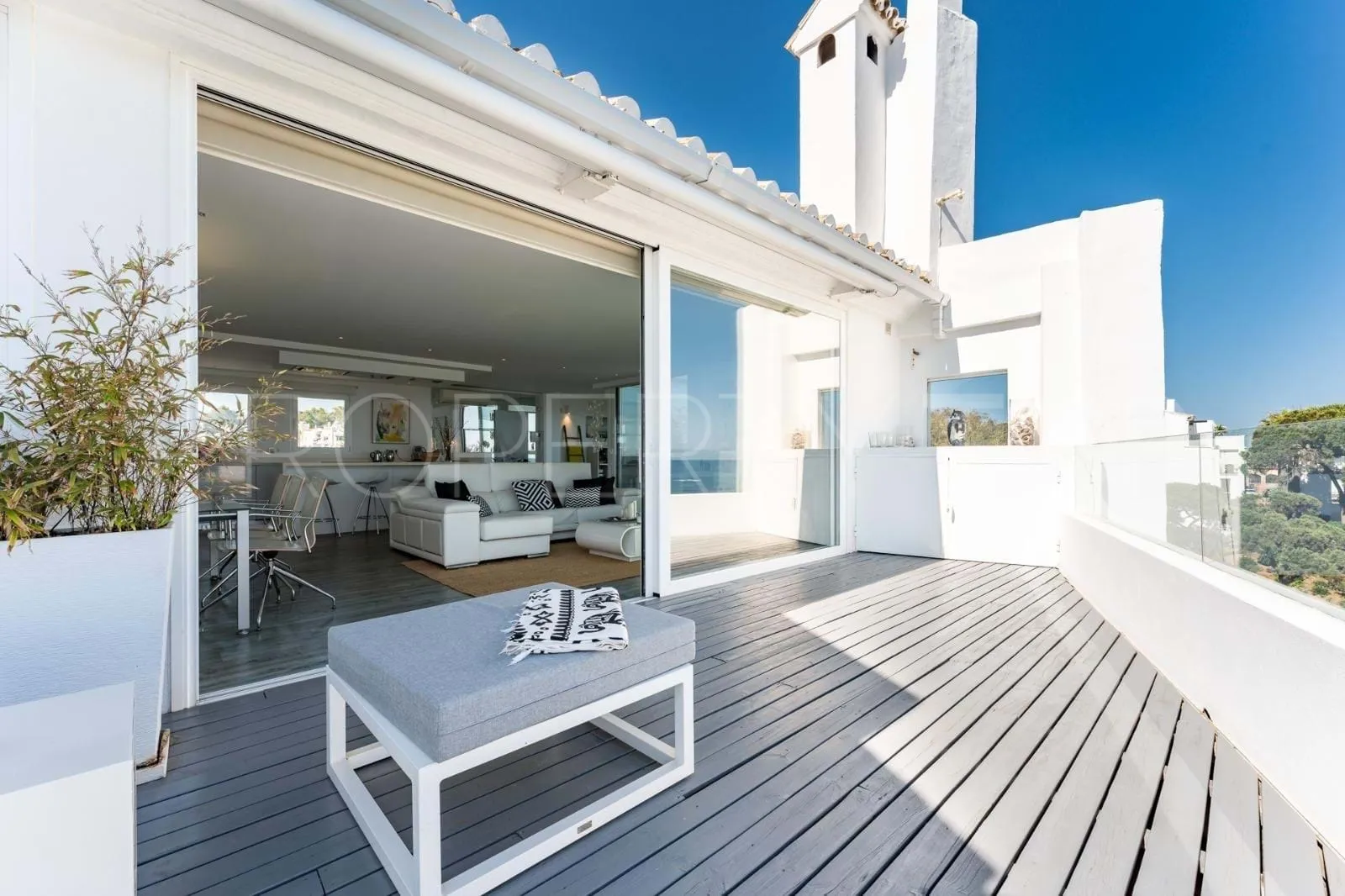 Duplex penthouse with 2 bedrooms for sale in Calahonda Playa