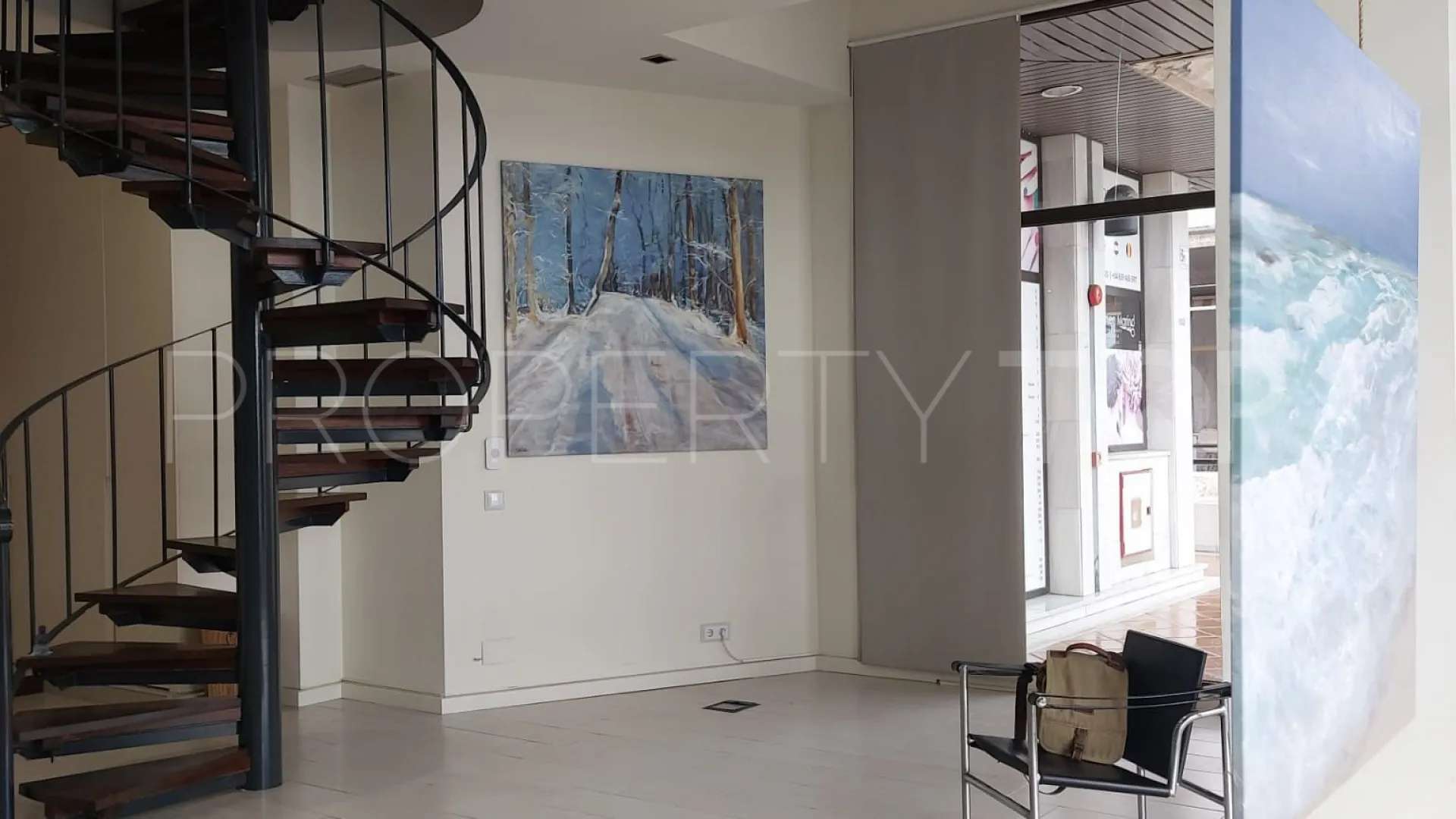 Local comercial en venta en Guadalmina Baja con 2 dormitorios