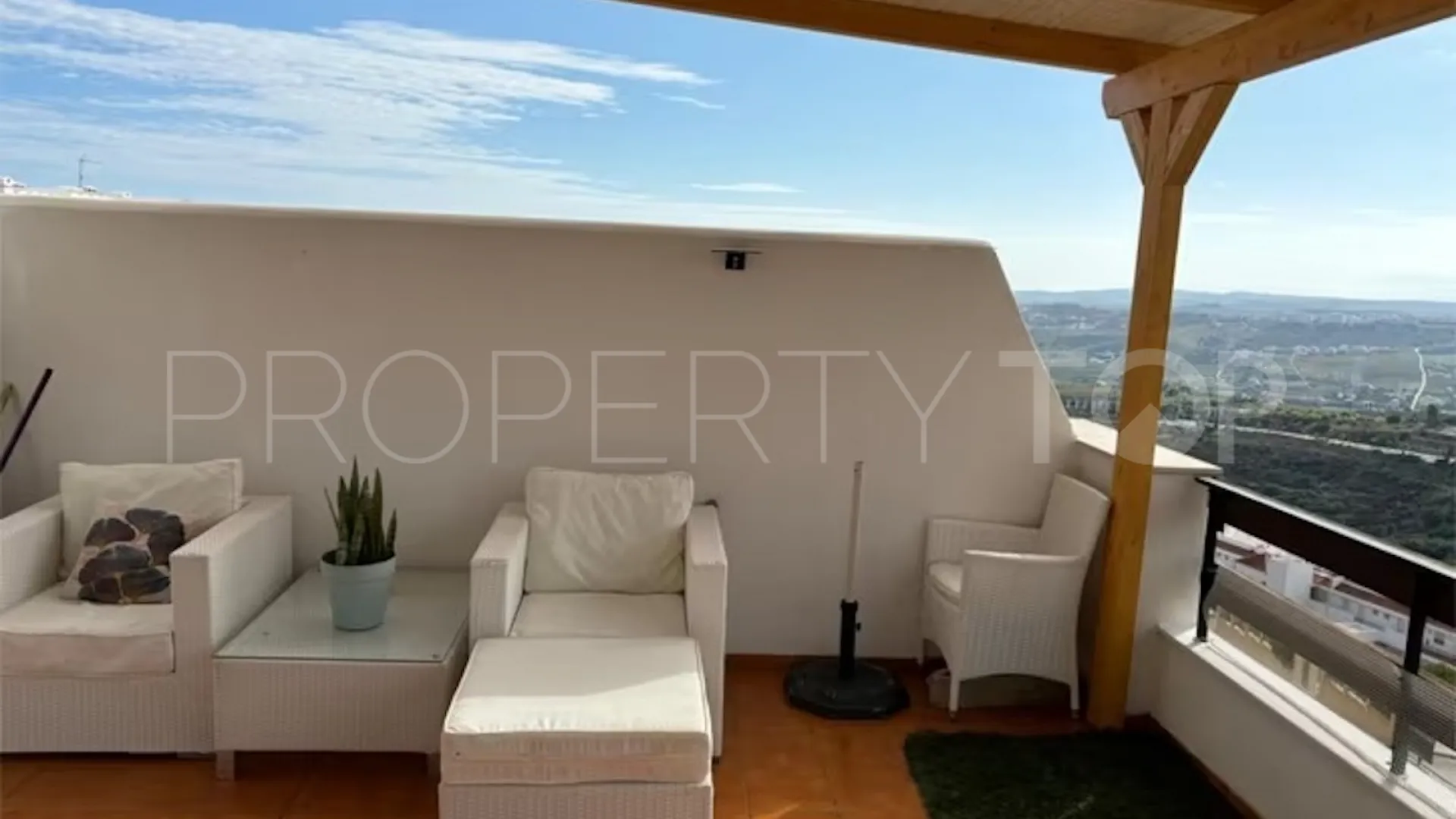 Casares penthouse for sale