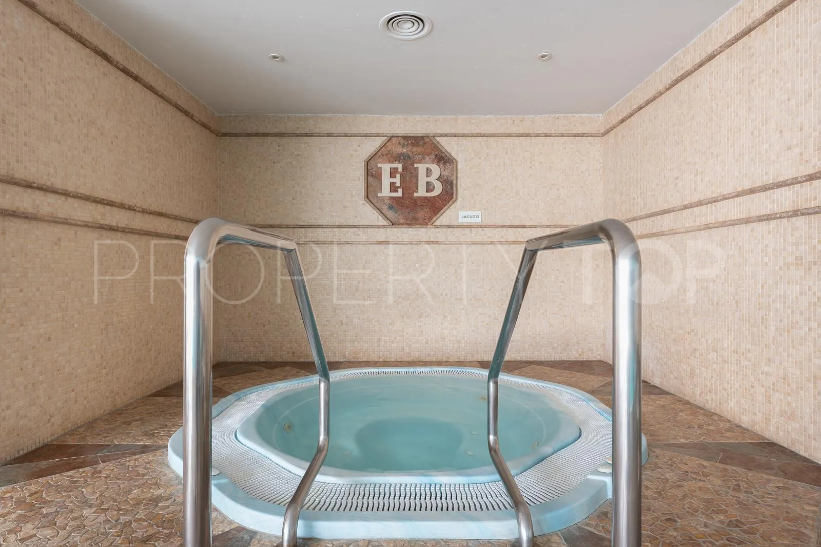 For sale penthouse with 3 bedrooms in El Embrujo Banús