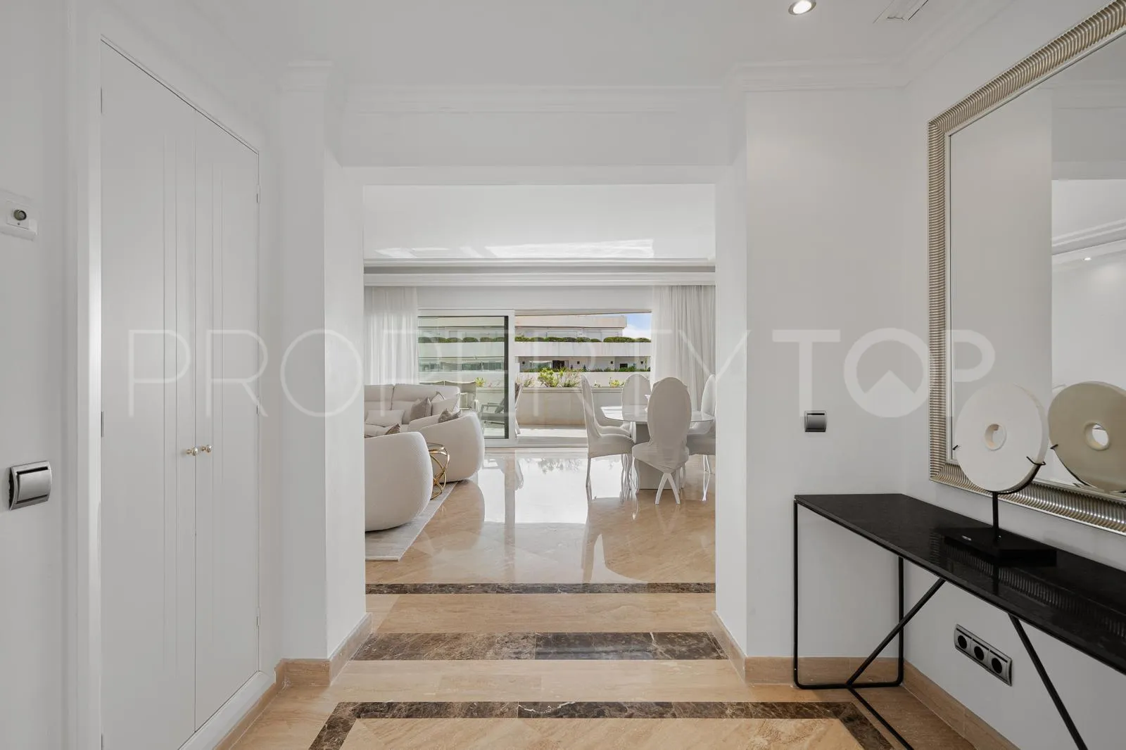 For sale penthouse with 3 bedrooms in El Embrujo Banús