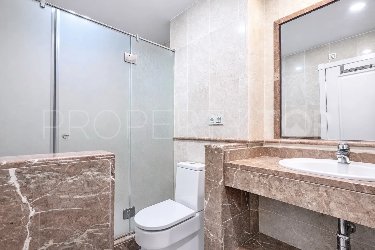 For sale 2 bedrooms apartment in Hacienda del Sol