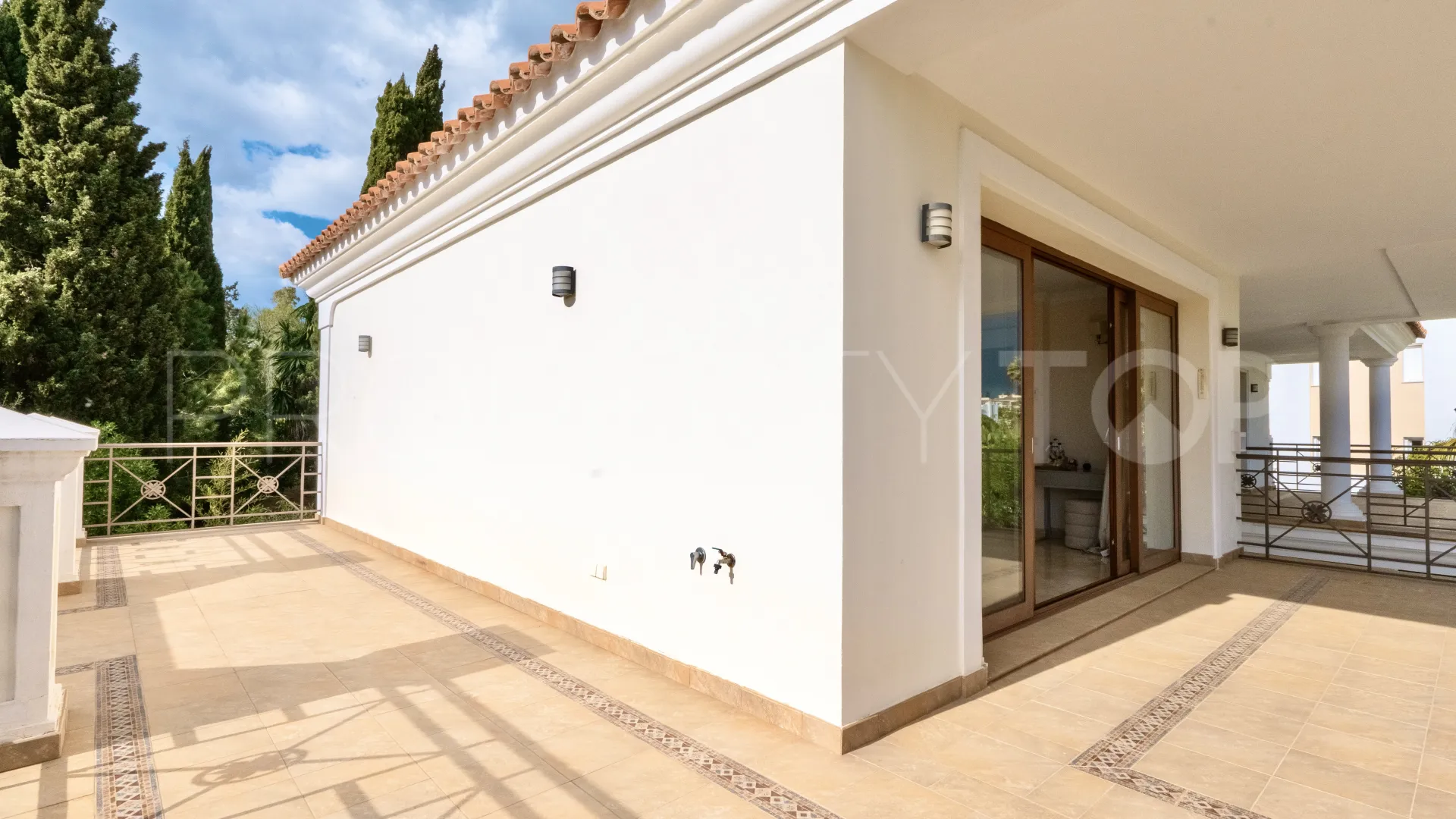 For sale villa with 6 bedrooms in Hacienda las Chapas