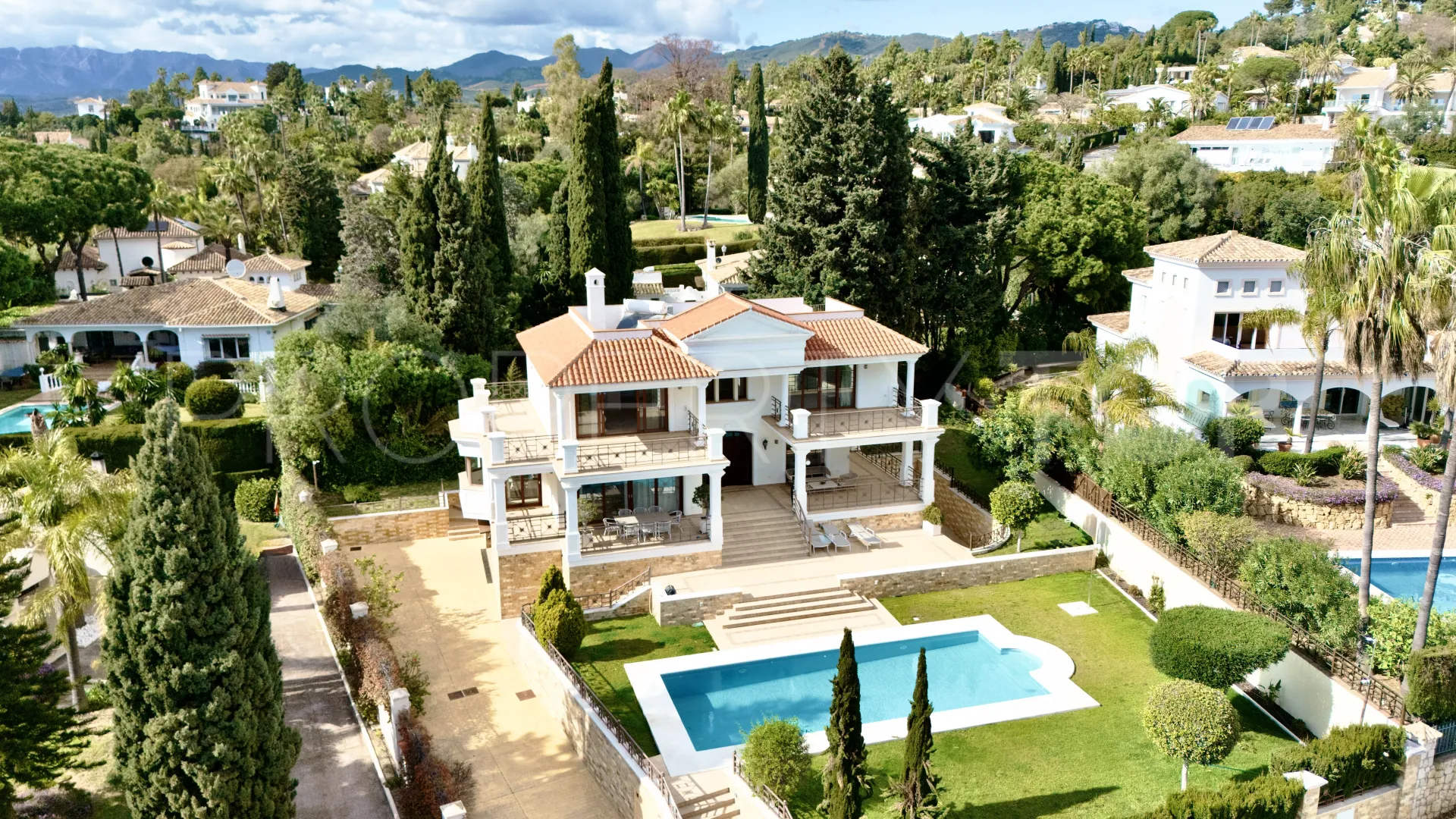 For sale villa with 6 bedrooms in Hacienda las Chapas