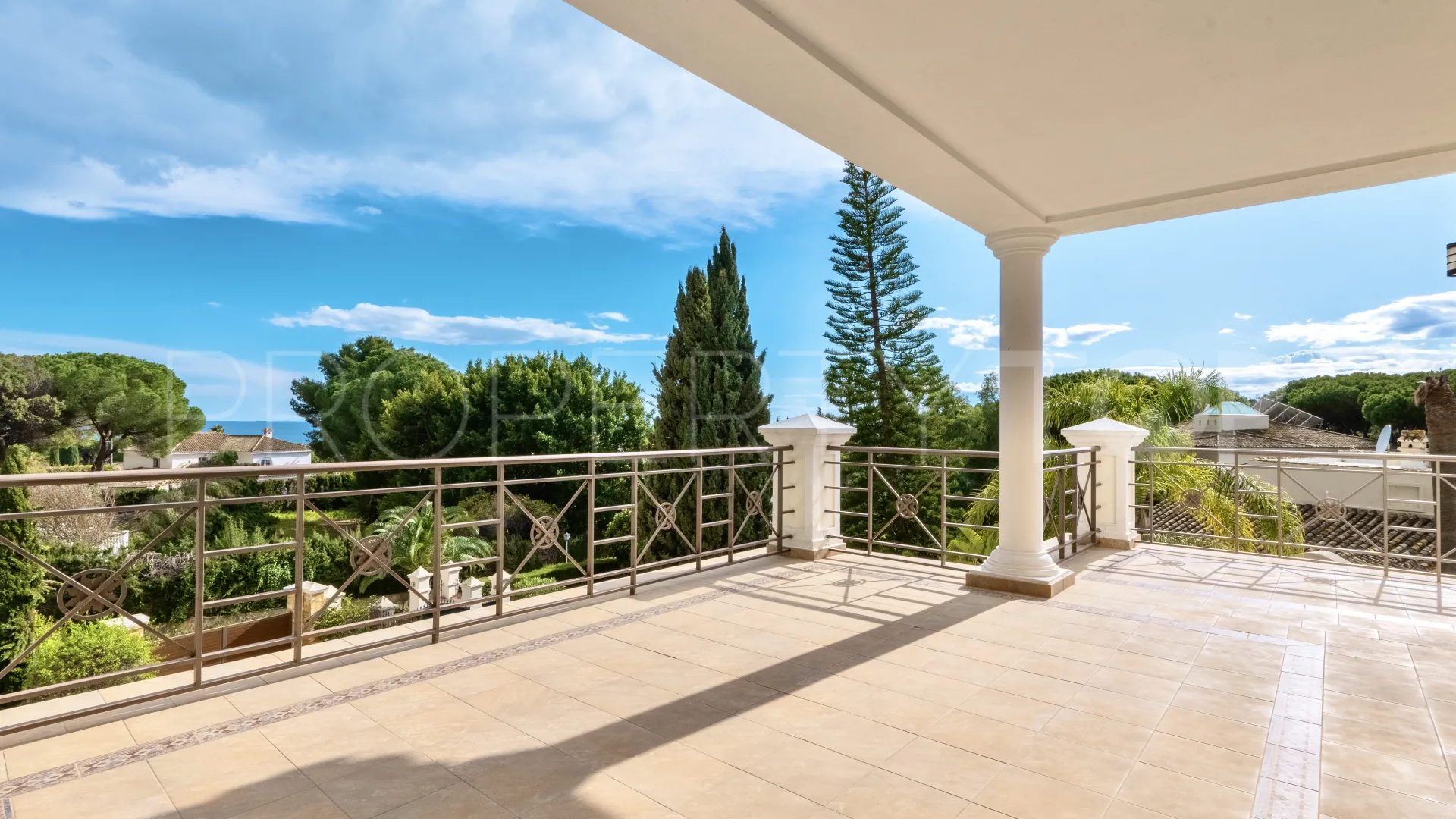 For sale villa with 6 bedrooms in Hacienda las Chapas