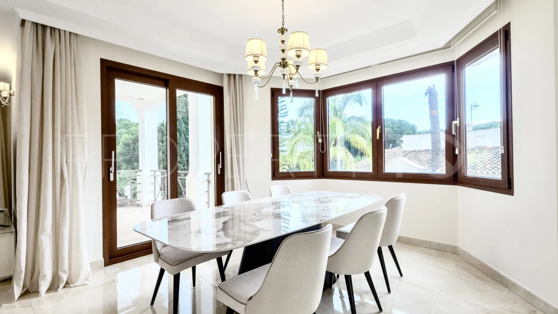 For sale villa with 6 bedrooms in Hacienda las Chapas