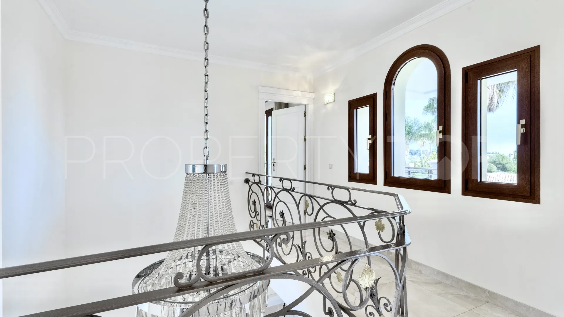 For sale villa with 6 bedrooms in Hacienda las Chapas
