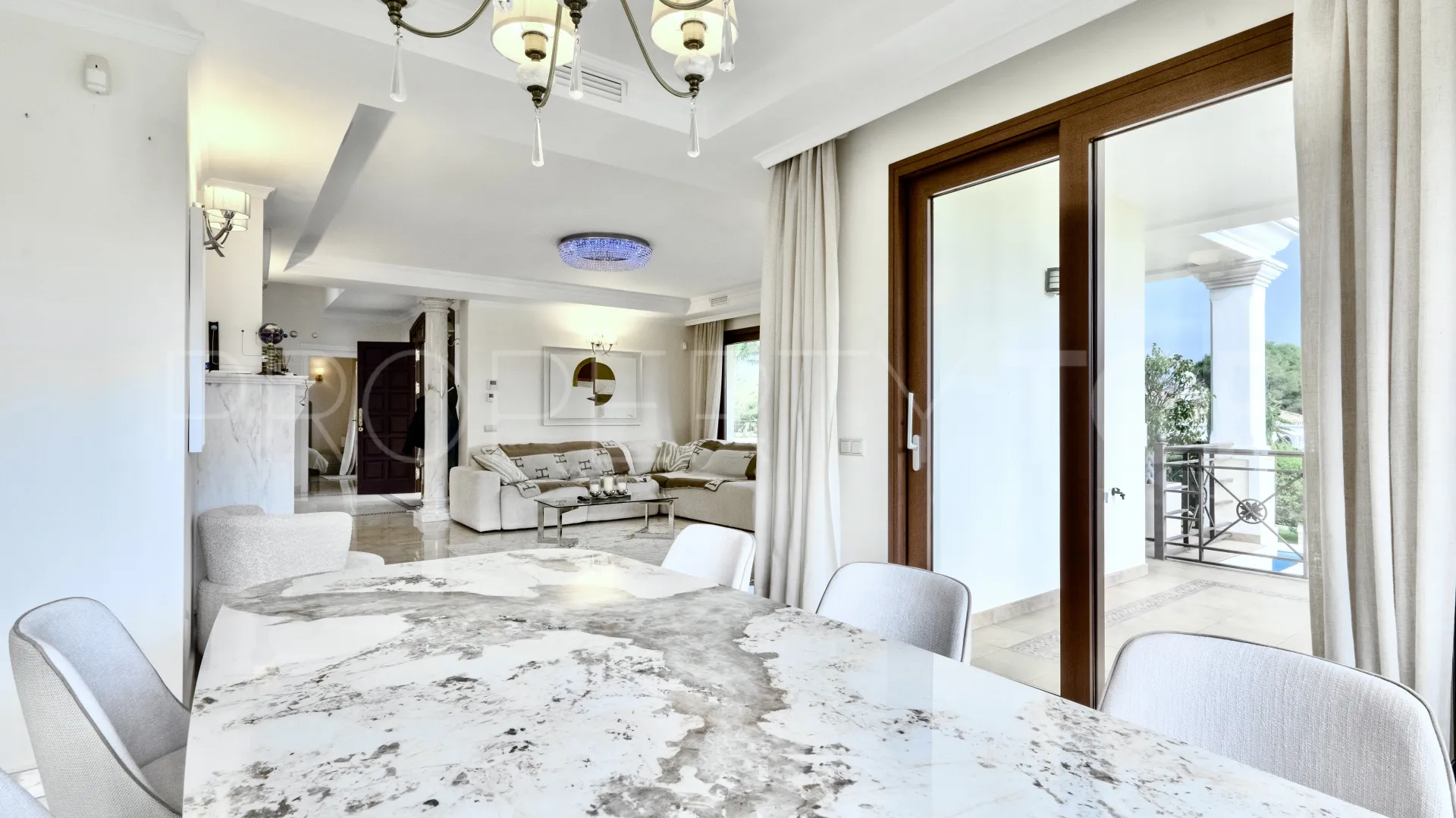 For sale villa with 6 bedrooms in Hacienda las Chapas