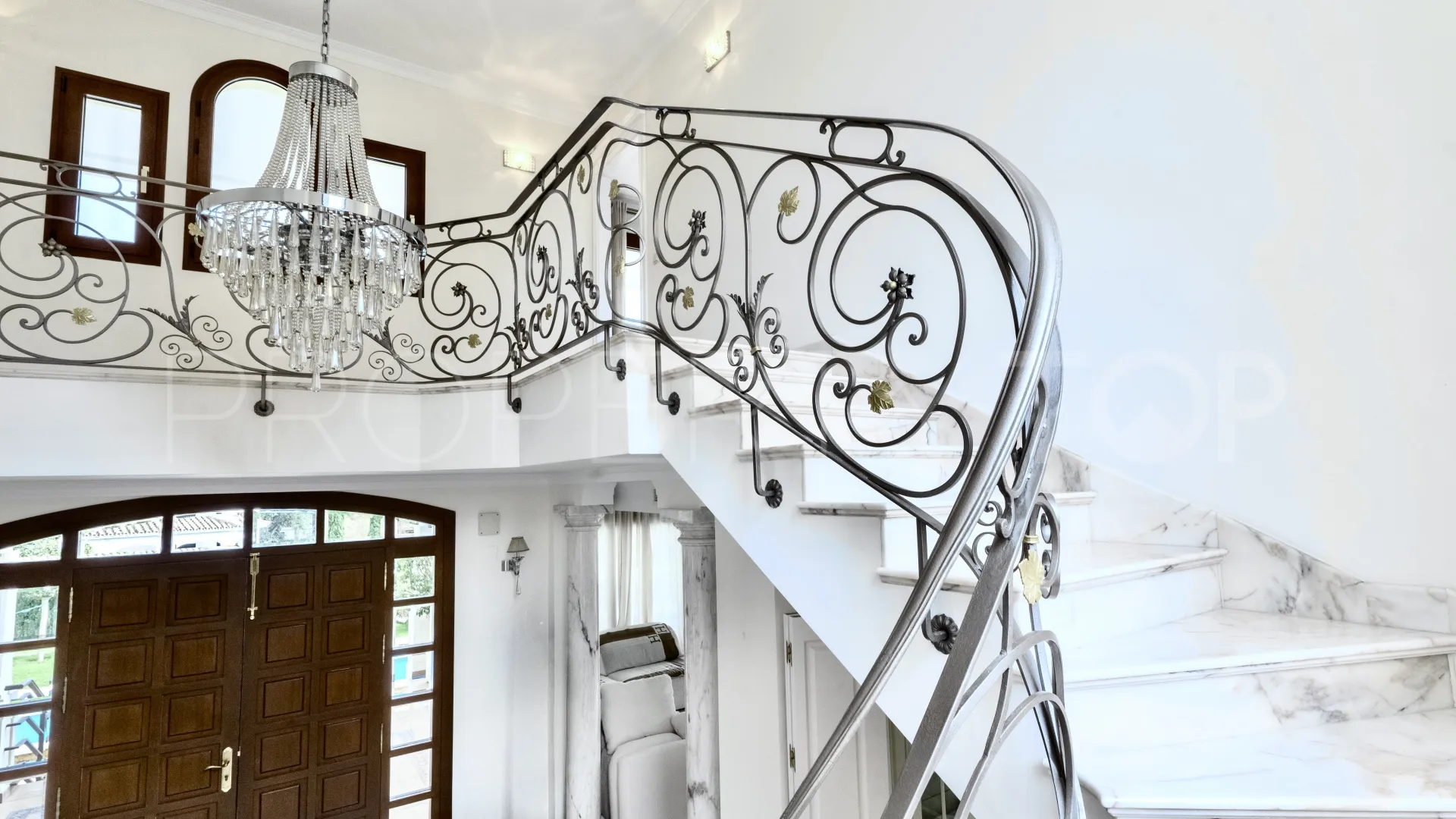 For sale villa with 6 bedrooms in Hacienda las Chapas