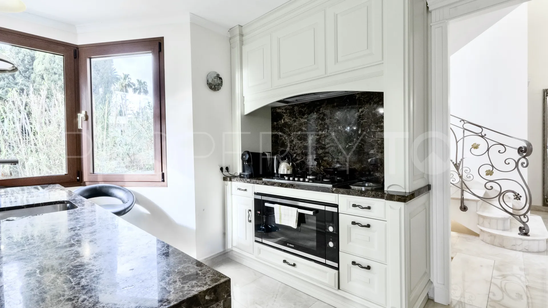 For sale villa with 6 bedrooms in Hacienda las Chapas