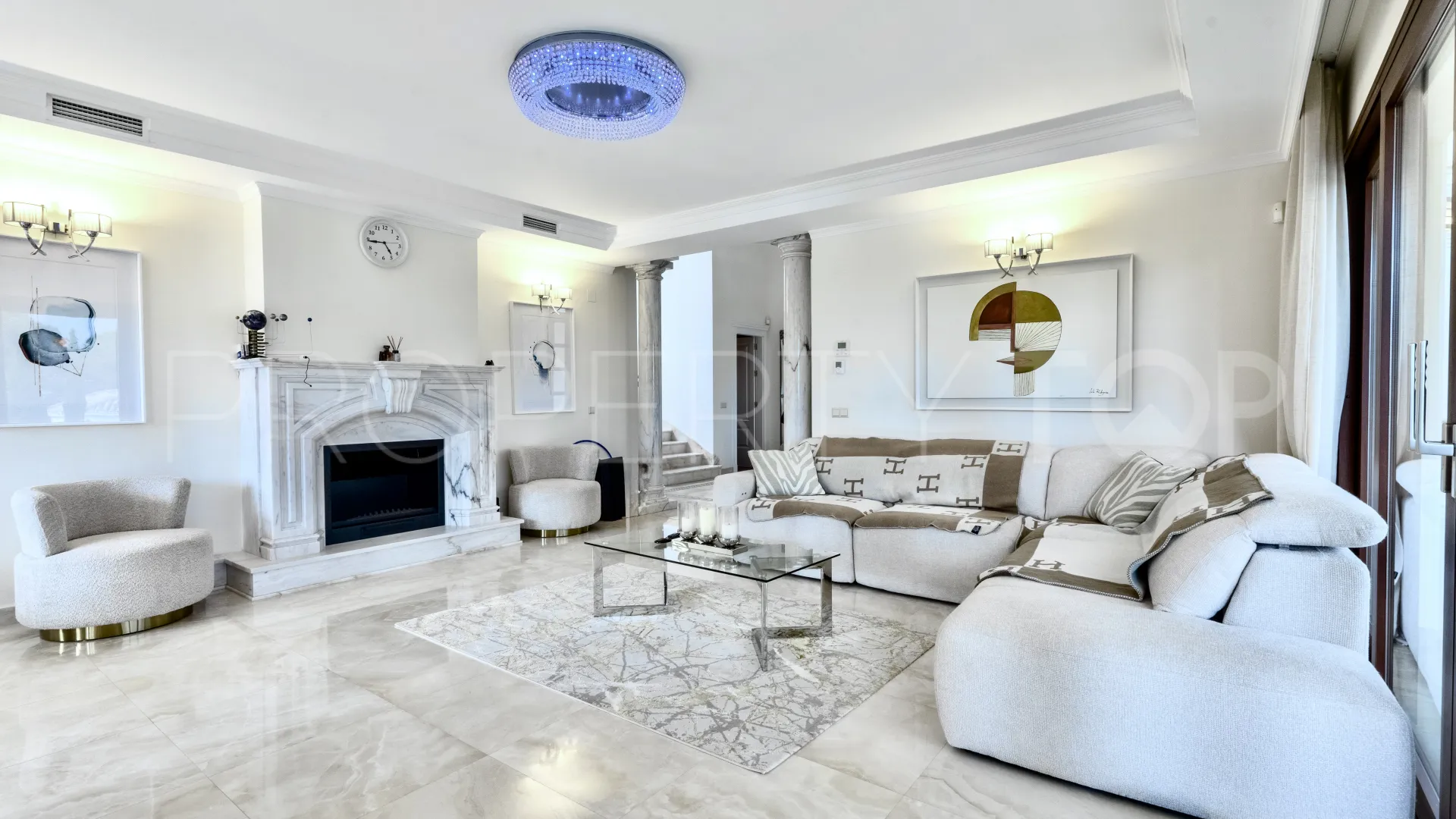 For sale villa with 6 bedrooms in Hacienda las Chapas